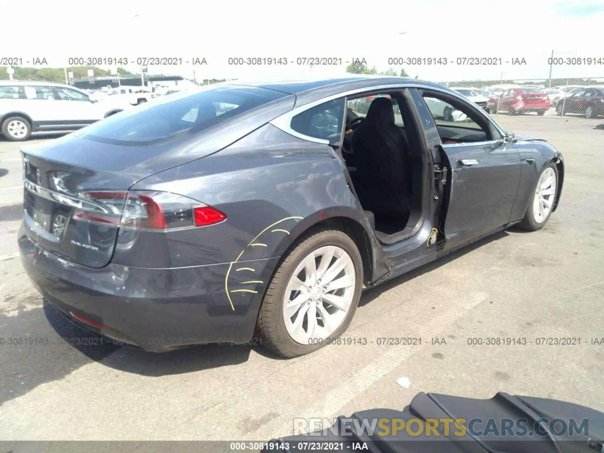 4 Photograph of a damaged car 5YJSA1E27LF351385 TESLA MODEL S 2020