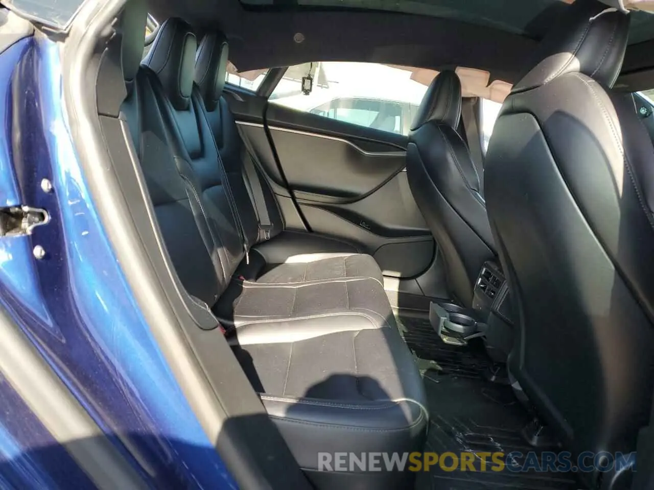 10 Photograph of a damaged car 5YJSA1E27LF361351 TESLA MODEL S 2020