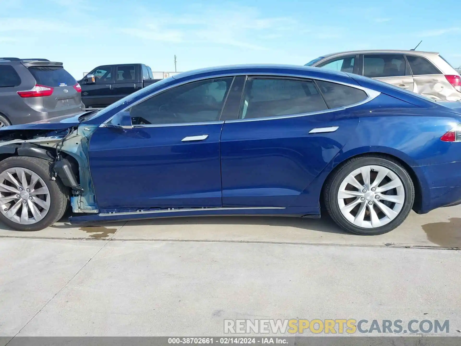 15 Photograph of a damaged car 5YJSA1E27LF366694 TESLA MODEL S 2020