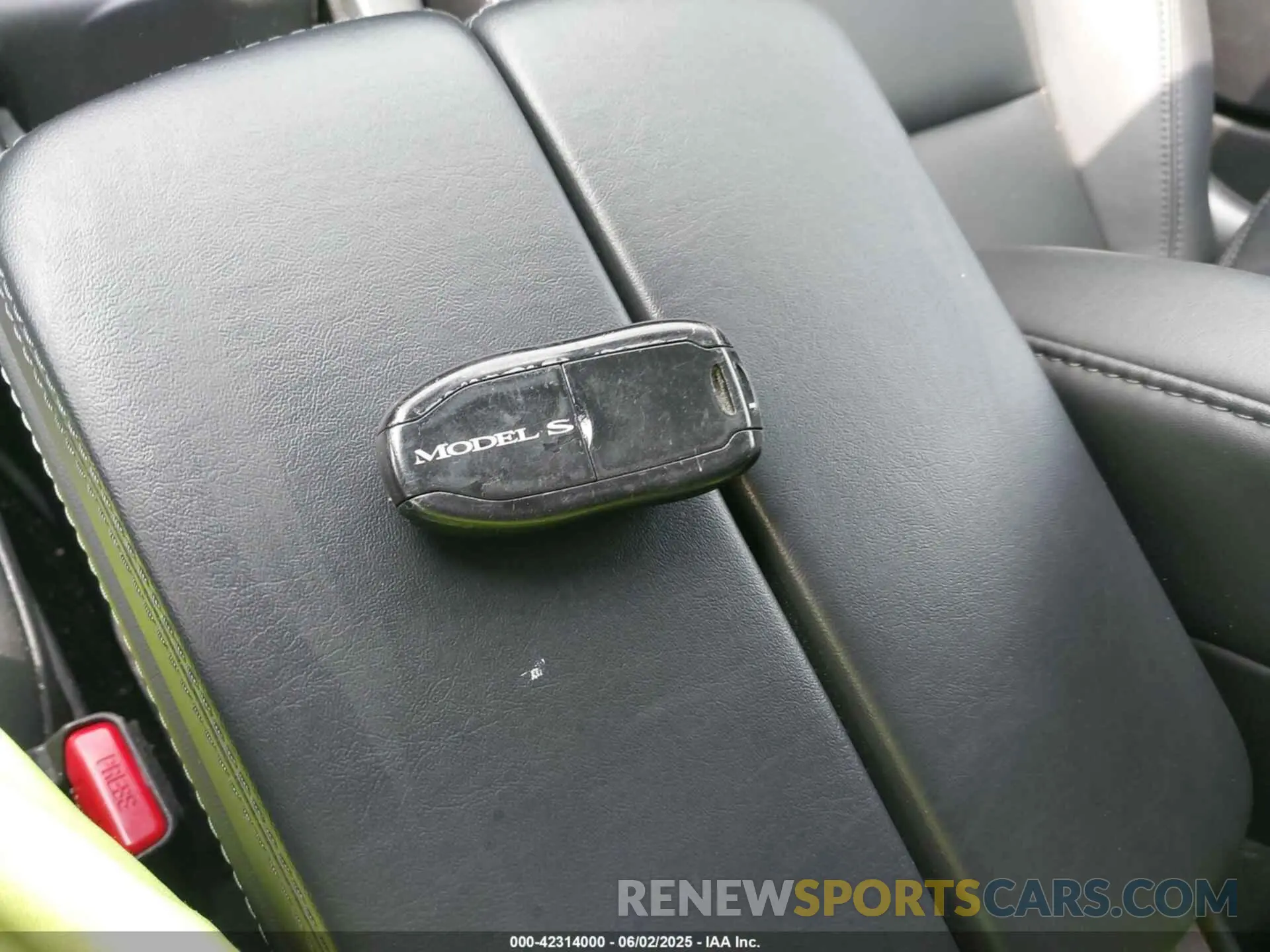 11 Photograph of a damaged car 5YJSA1E27LF406692 TESLA MODEL S 2020