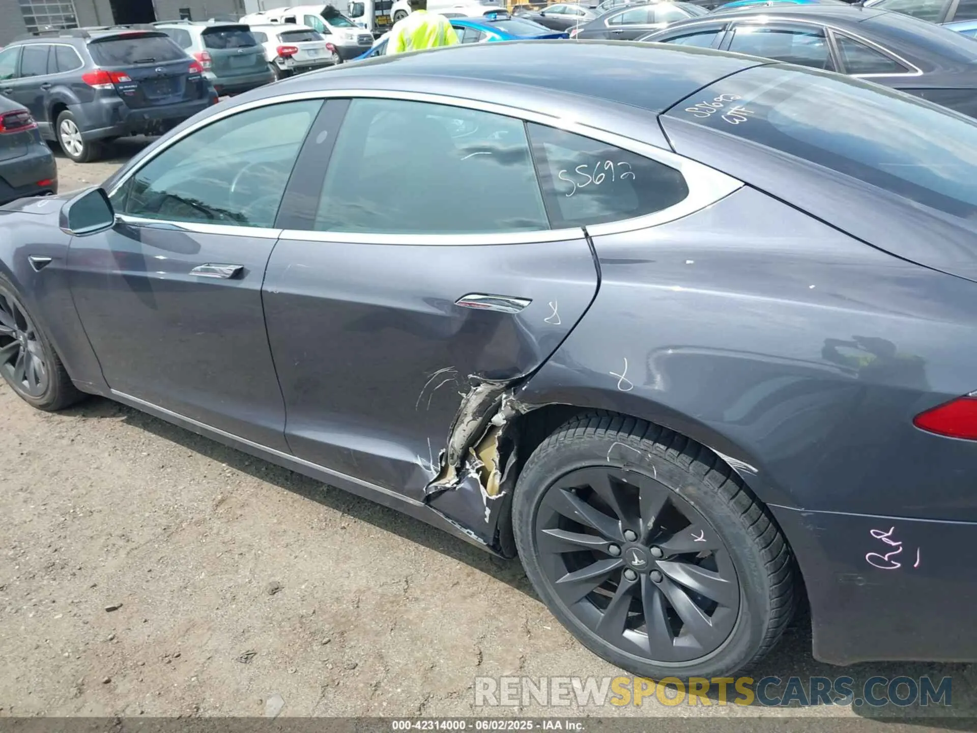 14 Photograph of a damaged car 5YJSA1E27LF406692 TESLA MODEL S 2020
