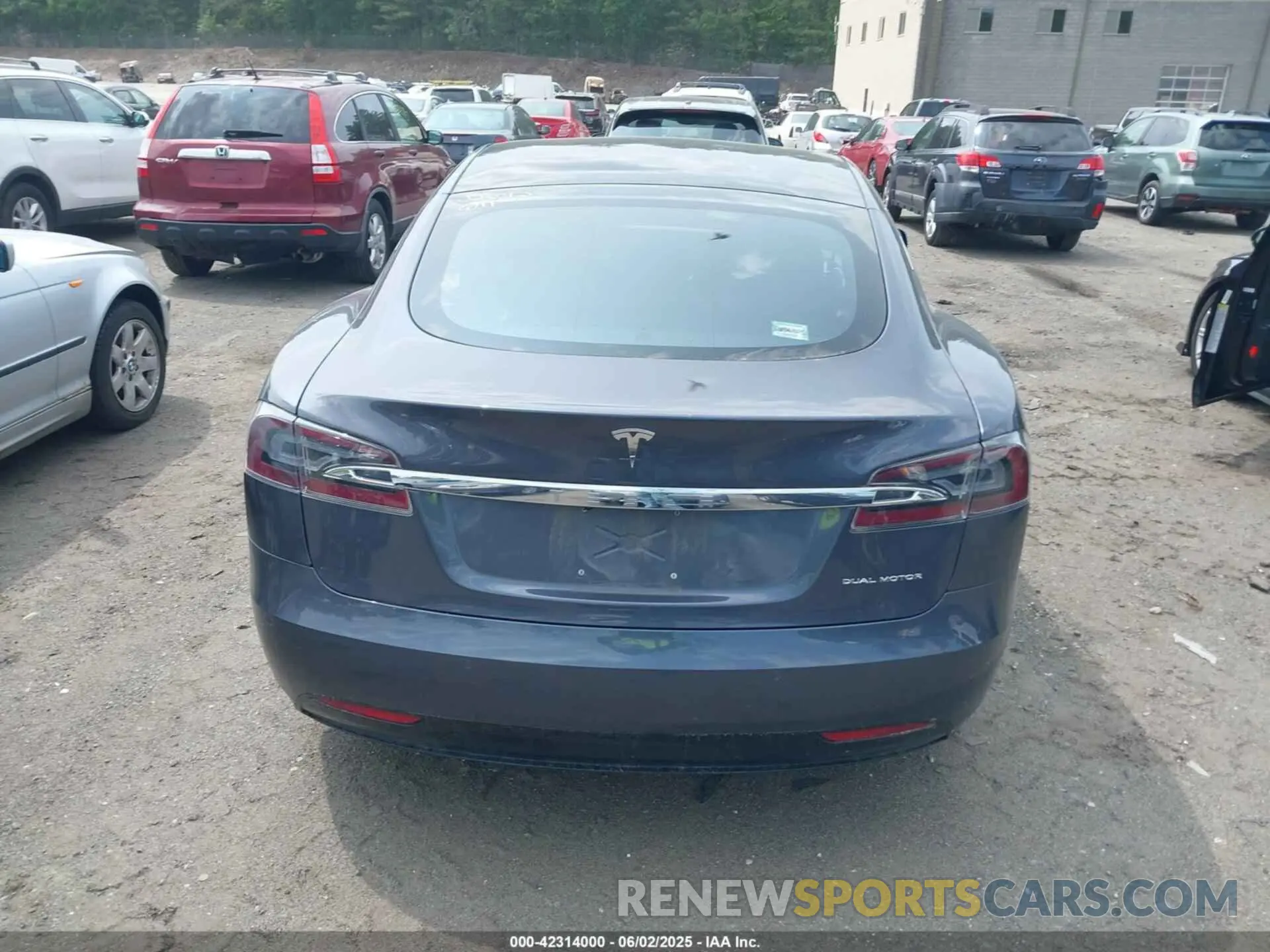 16 Photograph of a damaged car 5YJSA1E27LF406692 TESLA MODEL S 2020