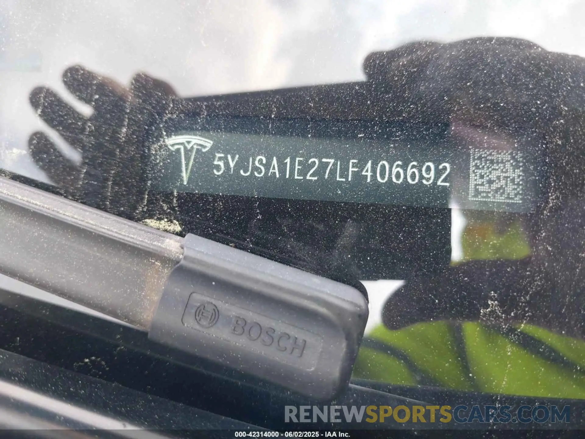 9 Photograph of a damaged car 5YJSA1E27LF406692 TESLA MODEL S 2020