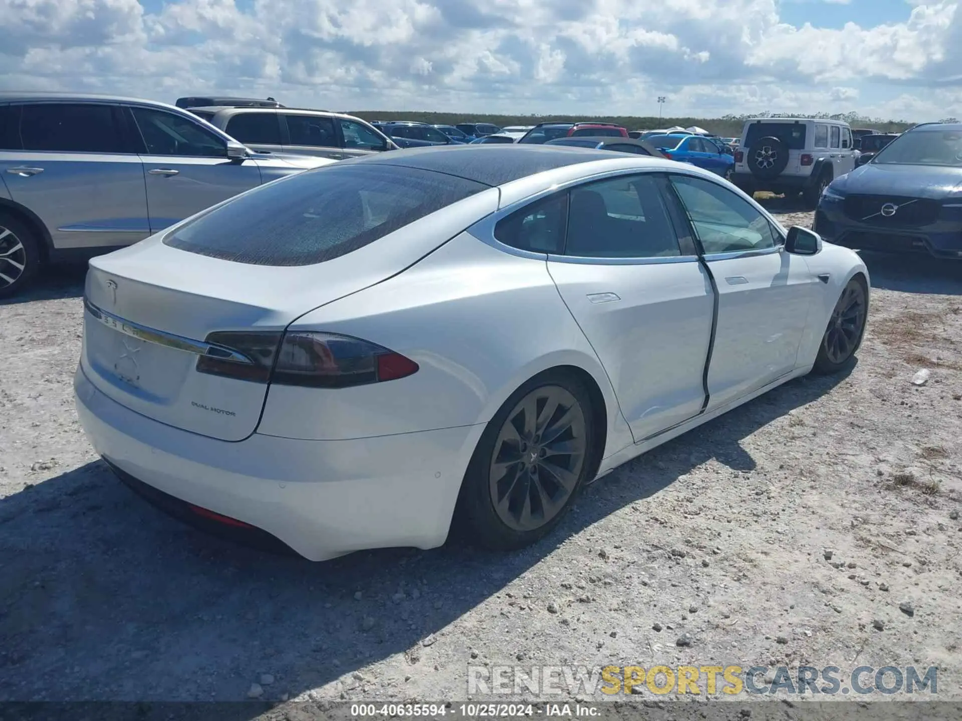 4 Photograph of a damaged car 5YJSA1E28LF354893 TESLA MODEL S 2020
