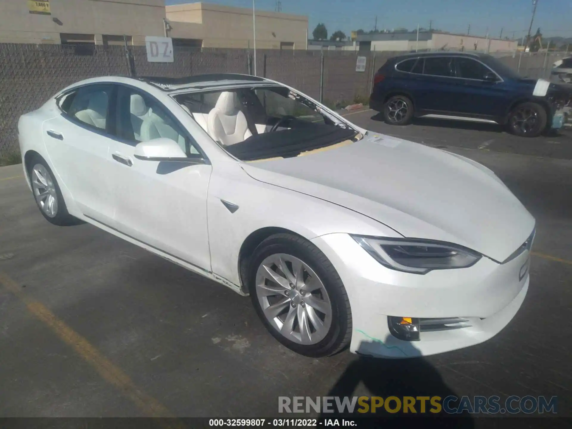 1 Photograph of a damaged car 5YJSA1E28LF392091 TESLA MODEL S 2020