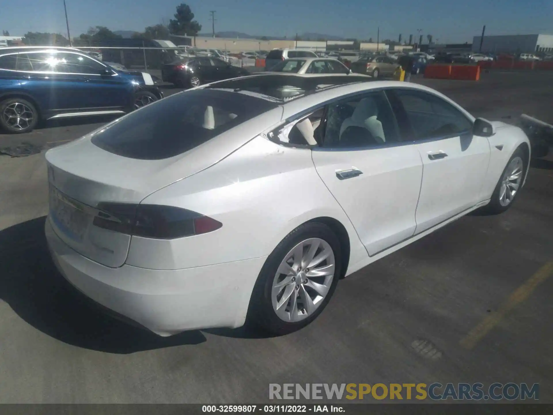 4 Photograph of a damaged car 5YJSA1E28LF392091 TESLA MODEL S 2020