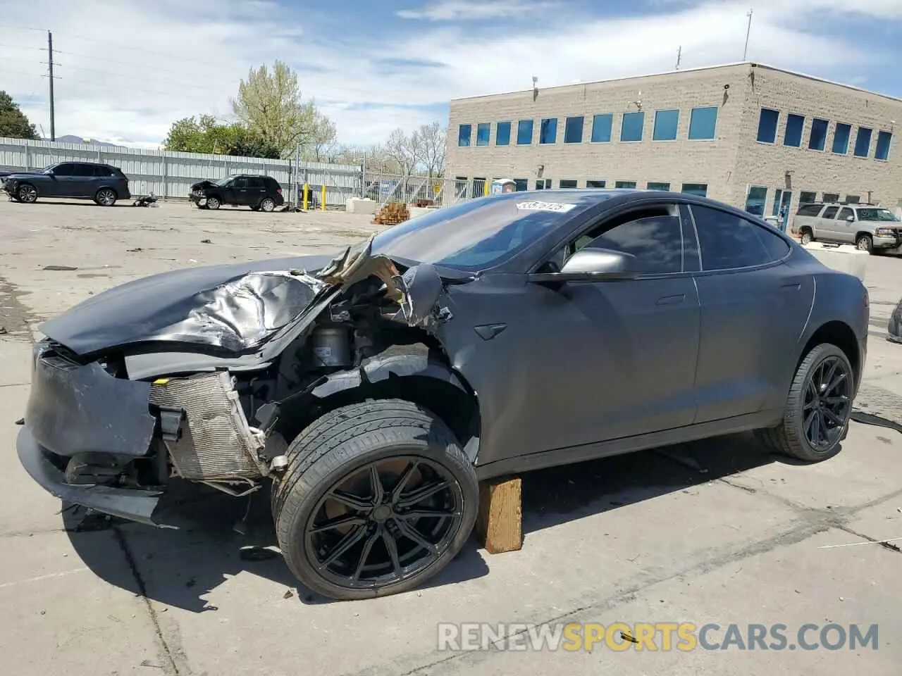 1 Photograph of a damaged car 5YJSA1E28LF400562 TESLA MODEL S 2020