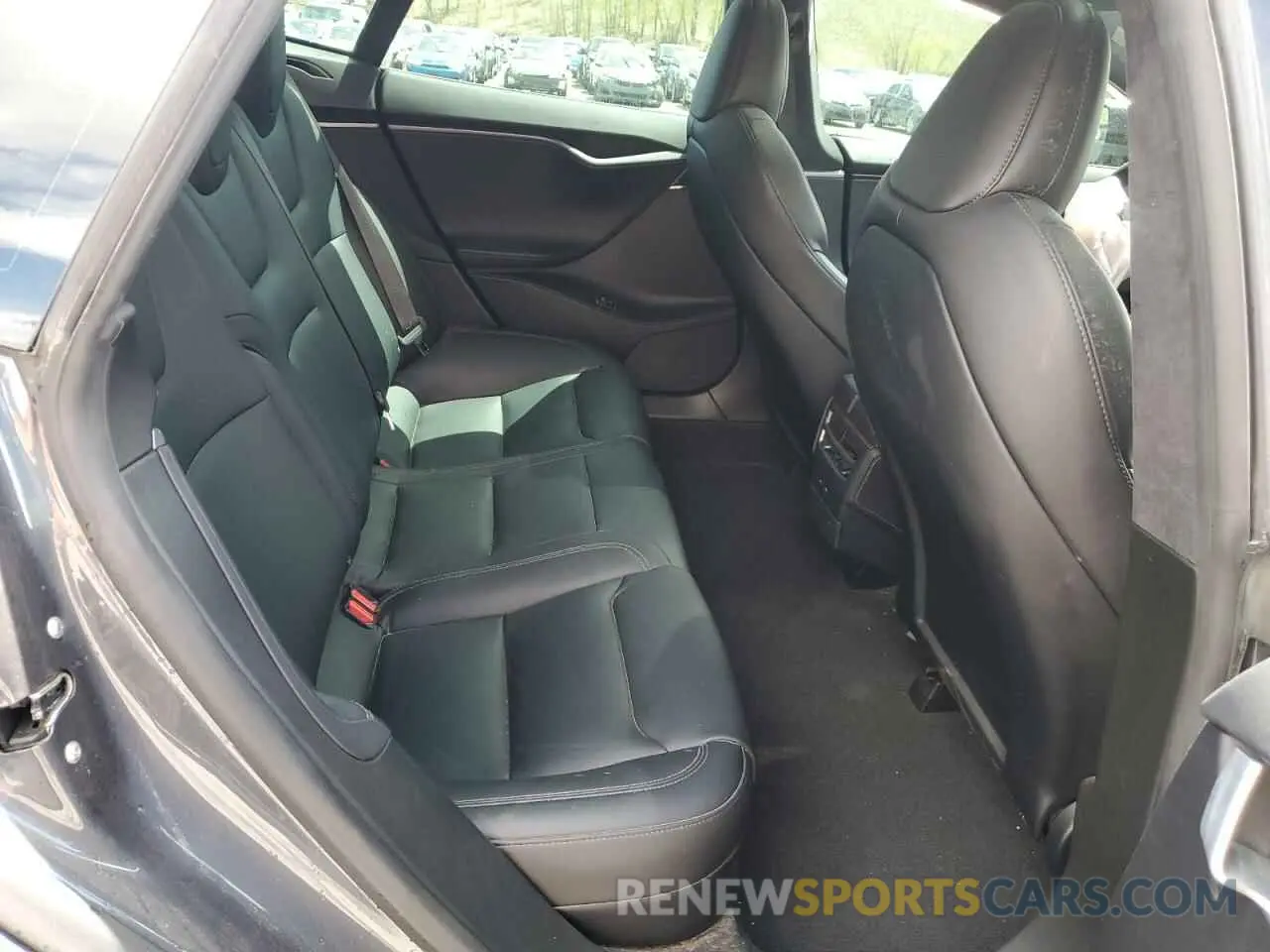 10 Photograph of a damaged car 5YJSA1E28LF400562 TESLA MODEL S 2020