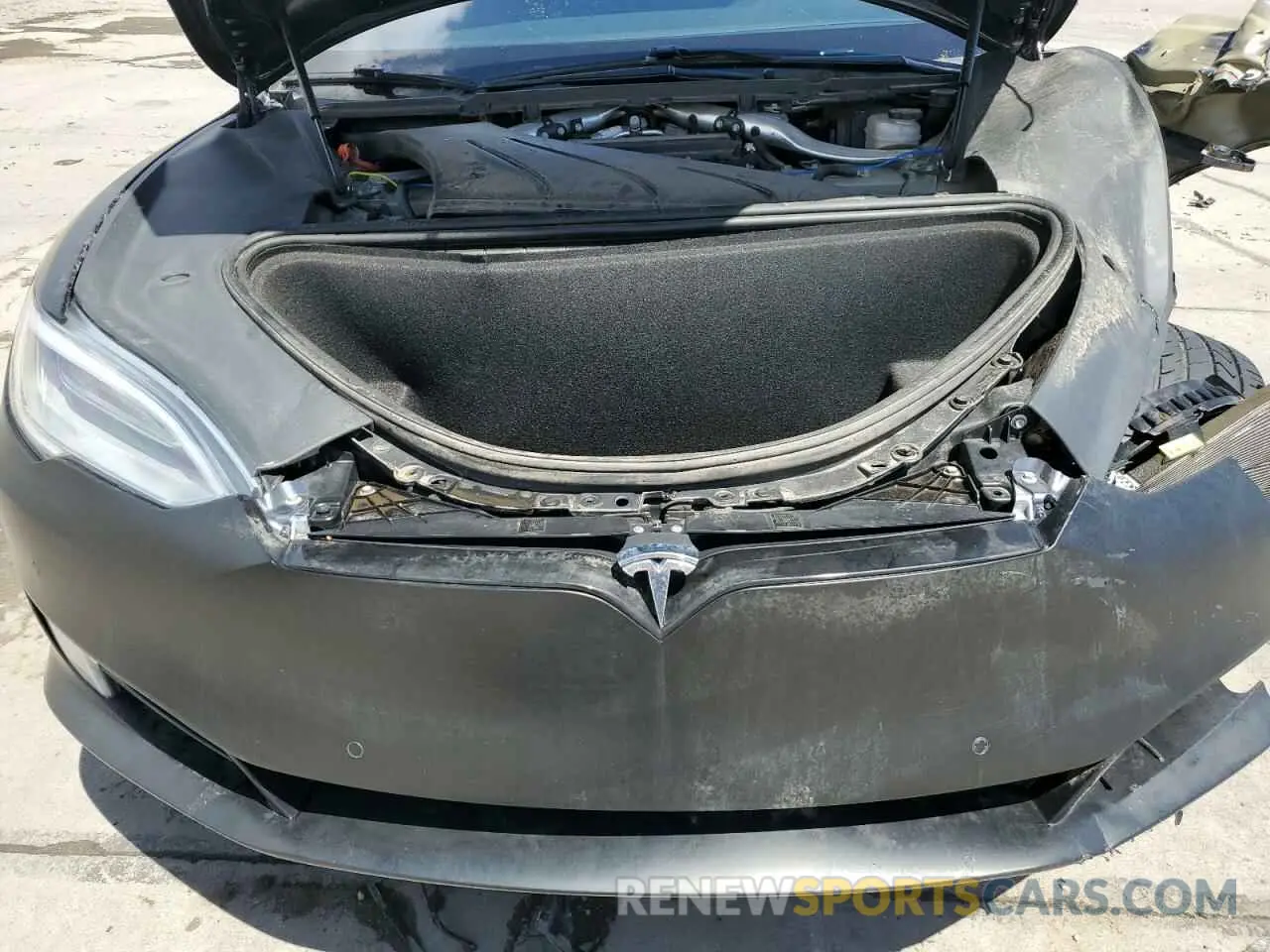 11 Photograph of a damaged car 5YJSA1E28LF400562 TESLA MODEL S 2020