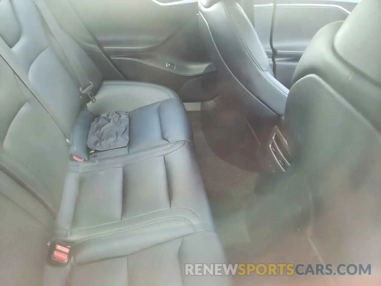 10 Photograph of a damaged car 5YJSA1E28LF412484 TESLA MODEL S 2020
