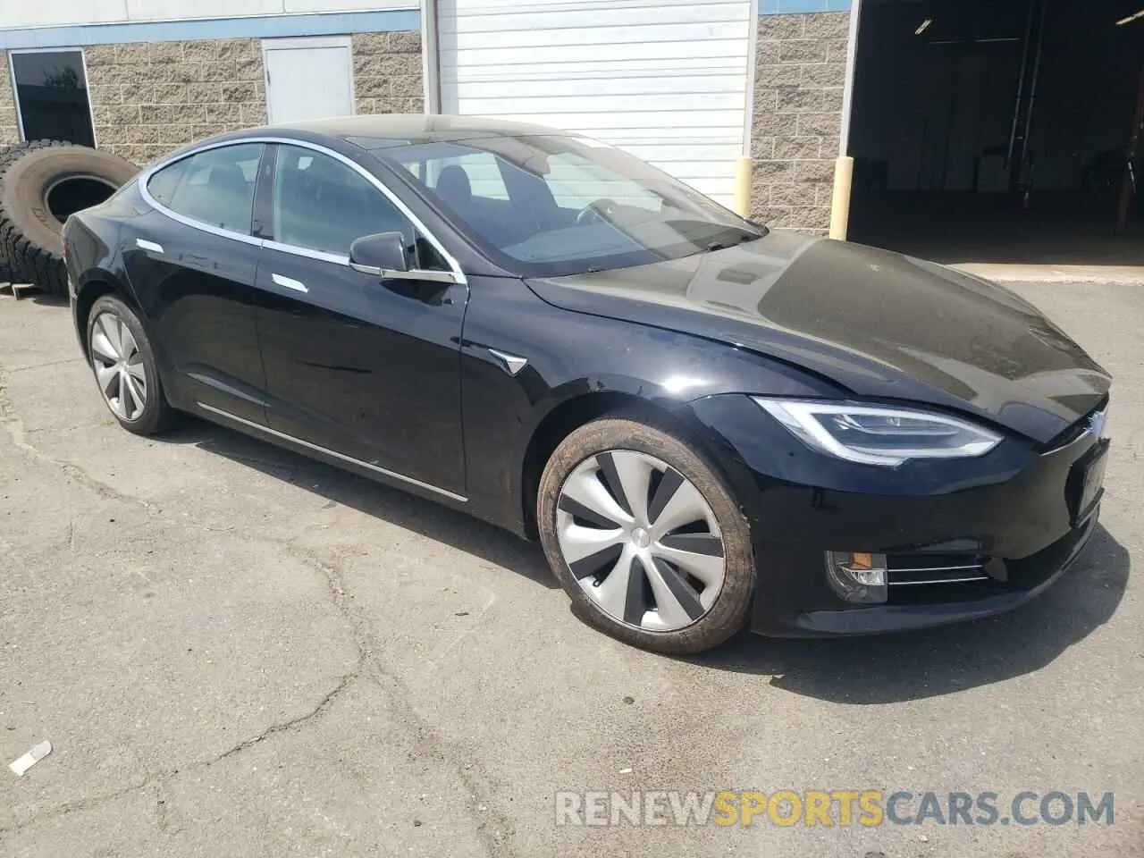 4 Photograph of a damaged car 5YJSA1E28LF412484 TESLA MODEL S 2020