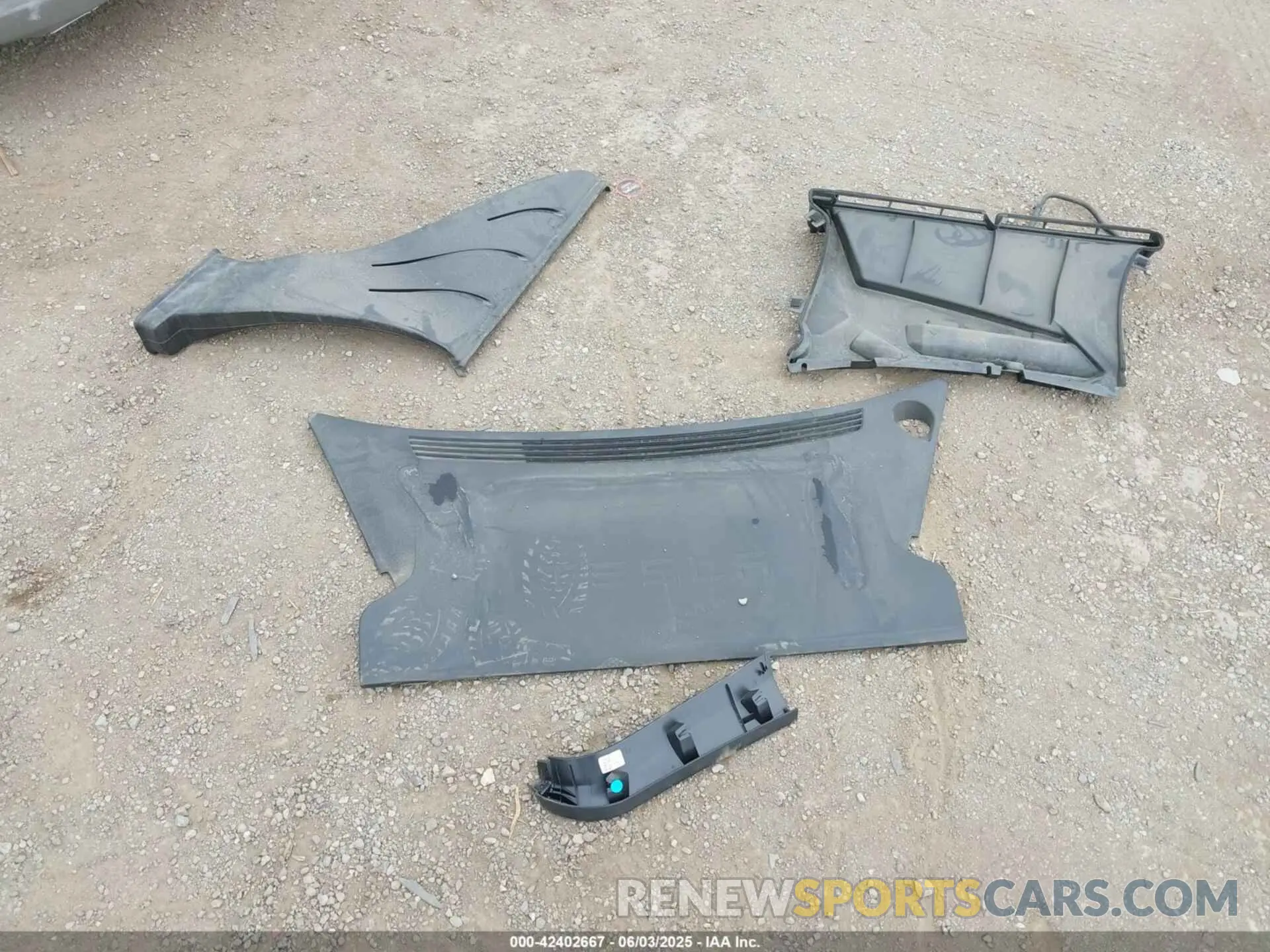 11 Photograph of a damaged car 5YJSA1E29LF363957 TESLA MODEL S 2020