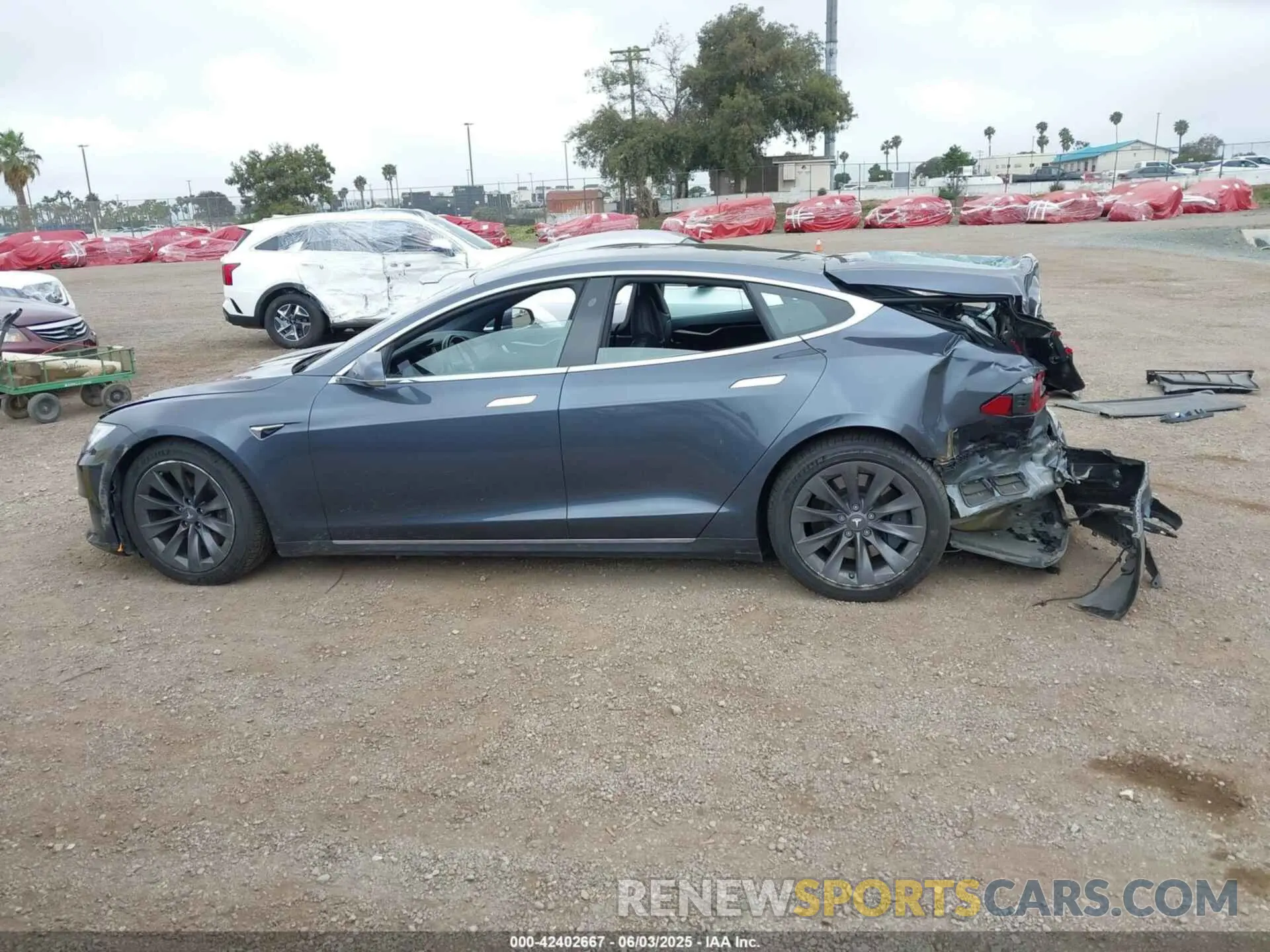 14 Photograph of a damaged car 5YJSA1E29LF363957 TESLA MODEL S 2020