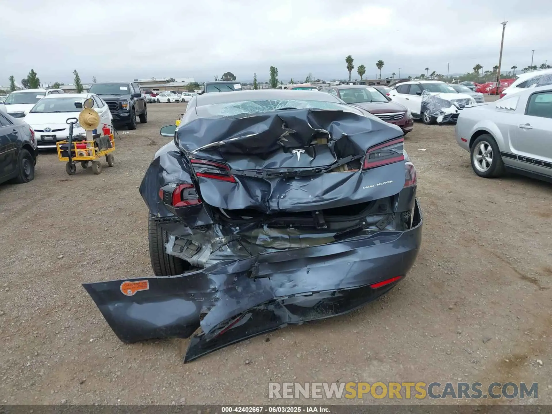 16 Photograph of a damaged car 5YJSA1E29LF363957 TESLA MODEL S 2020
