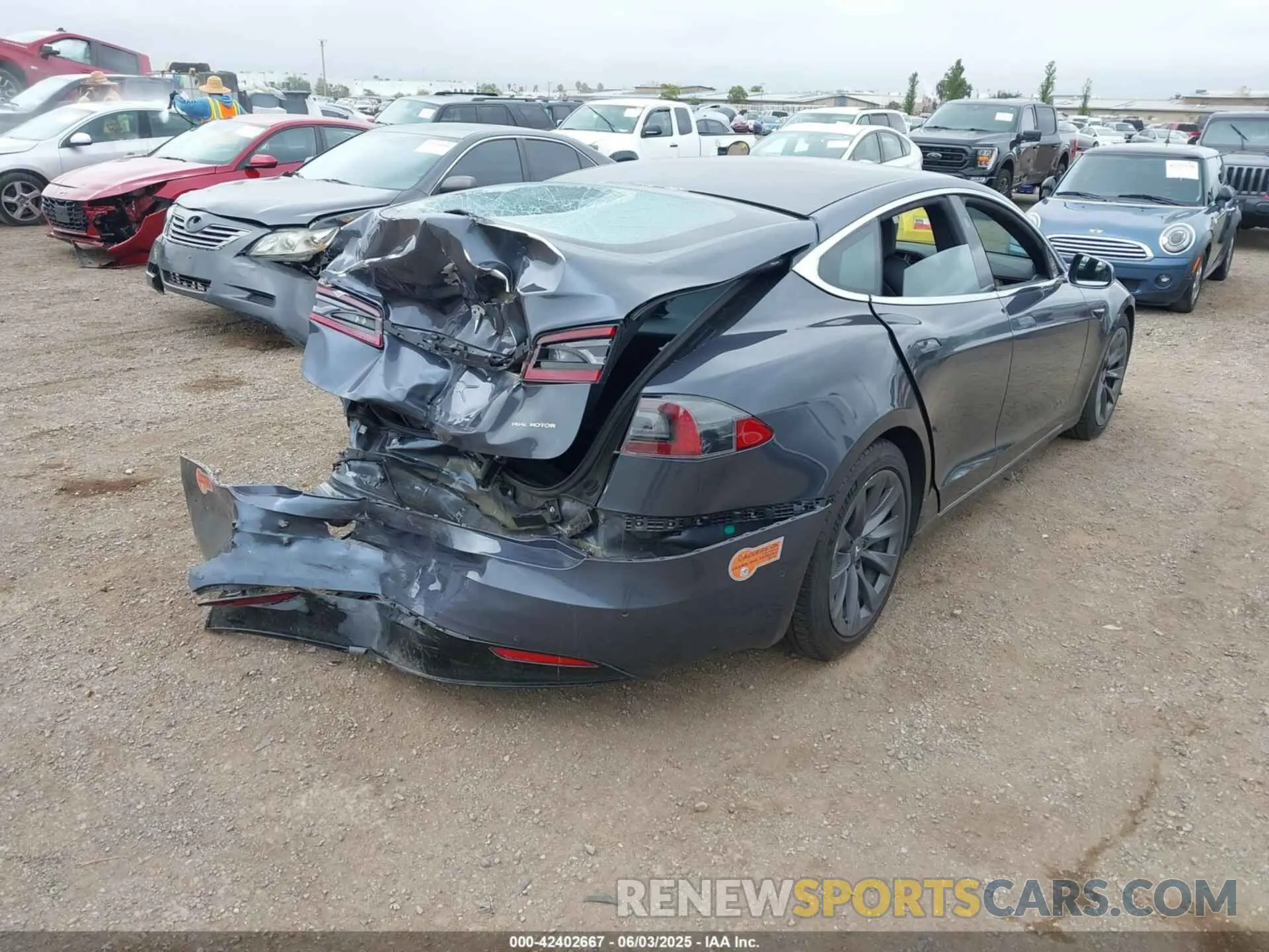 4 Photograph of a damaged car 5YJSA1E29LF363957 TESLA MODEL S 2020