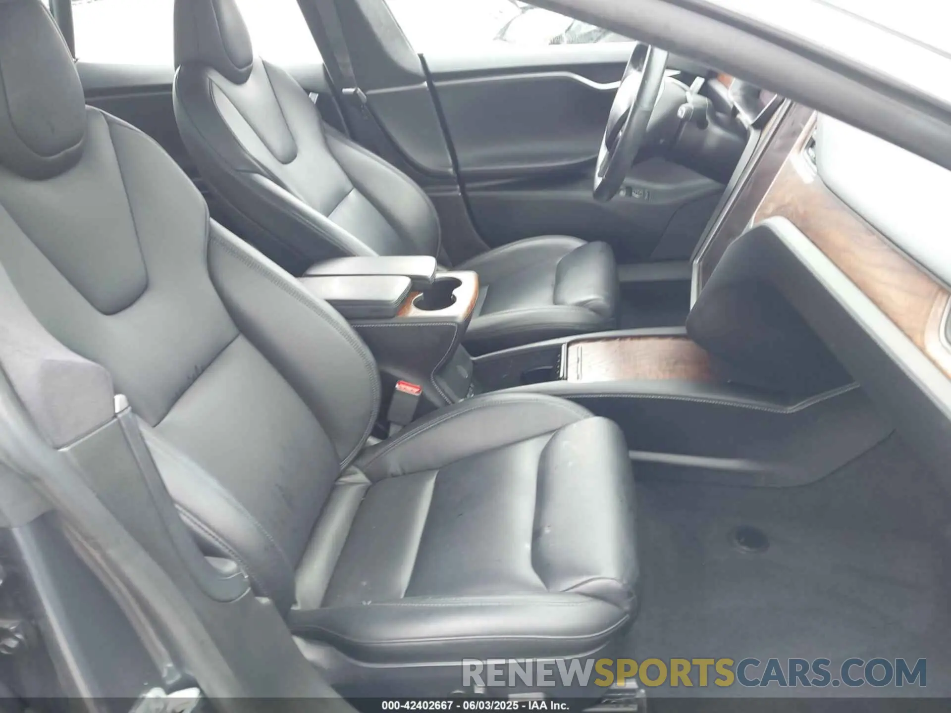 5 Photograph of a damaged car 5YJSA1E29LF363957 TESLA MODEL S 2020