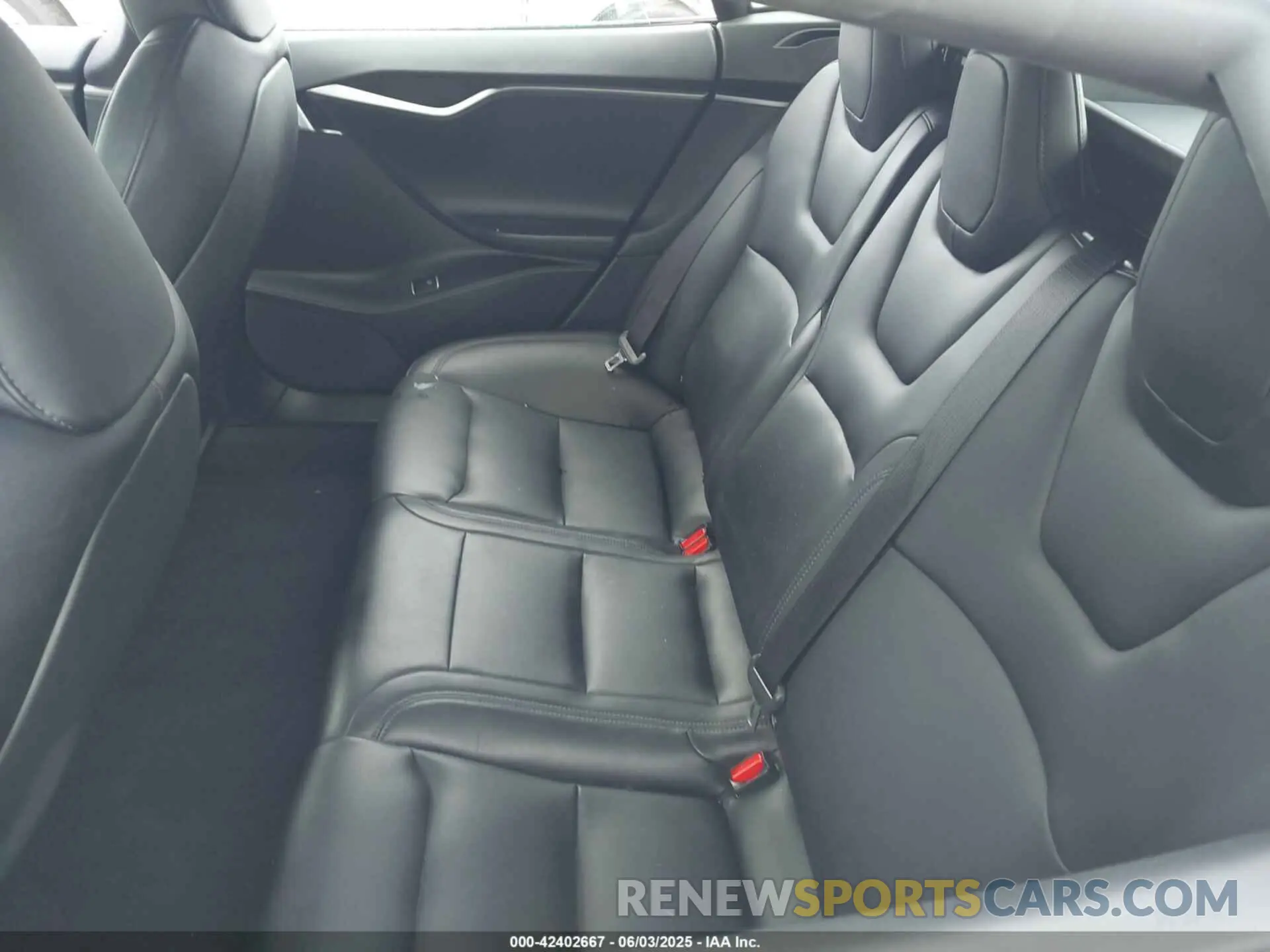 8 Photograph of a damaged car 5YJSA1E29LF363957 TESLA MODEL S 2020