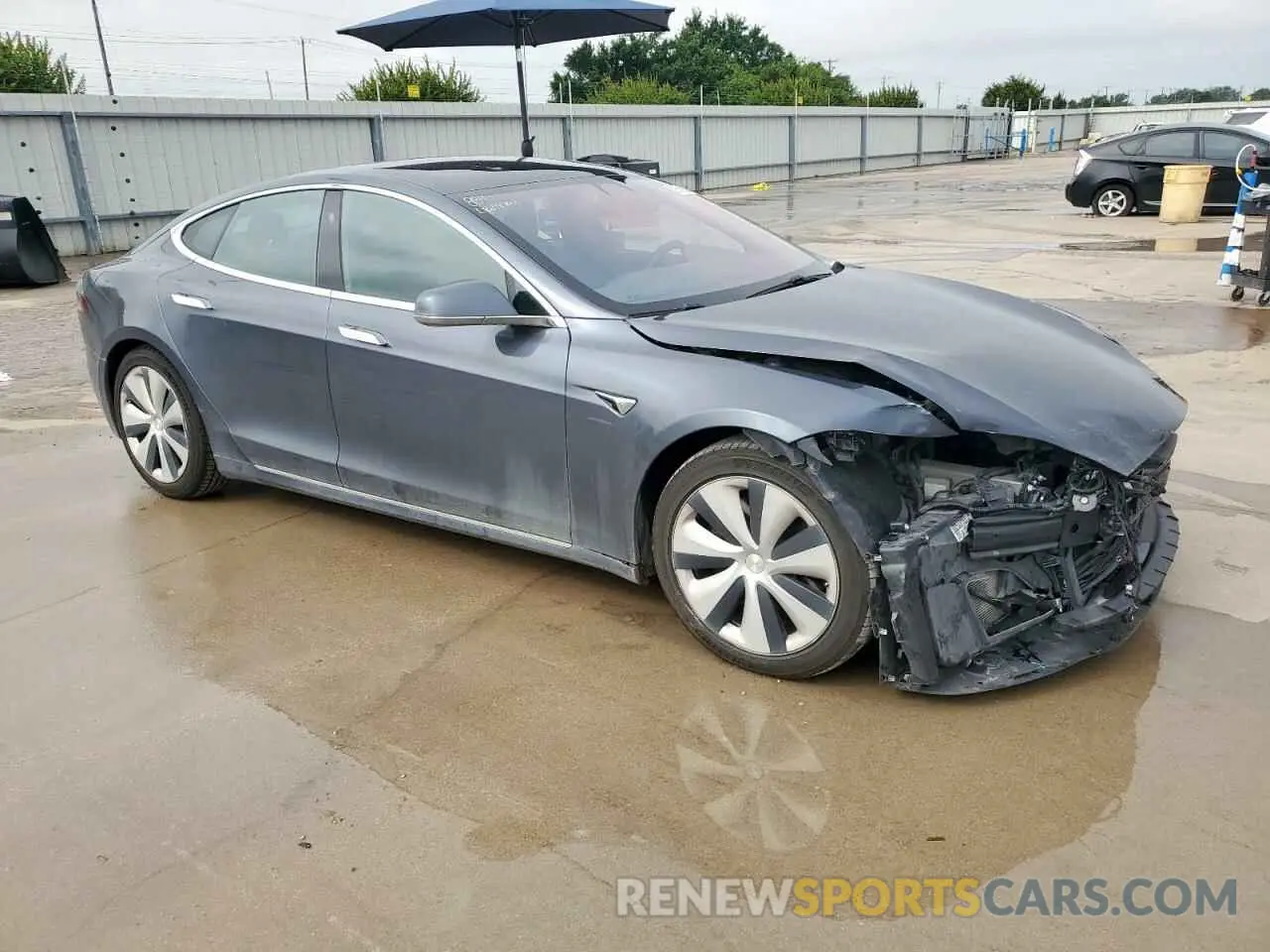 4 Photograph of a damaged car 5YJSA1E29LF385201 TESLA MODEL S 2020