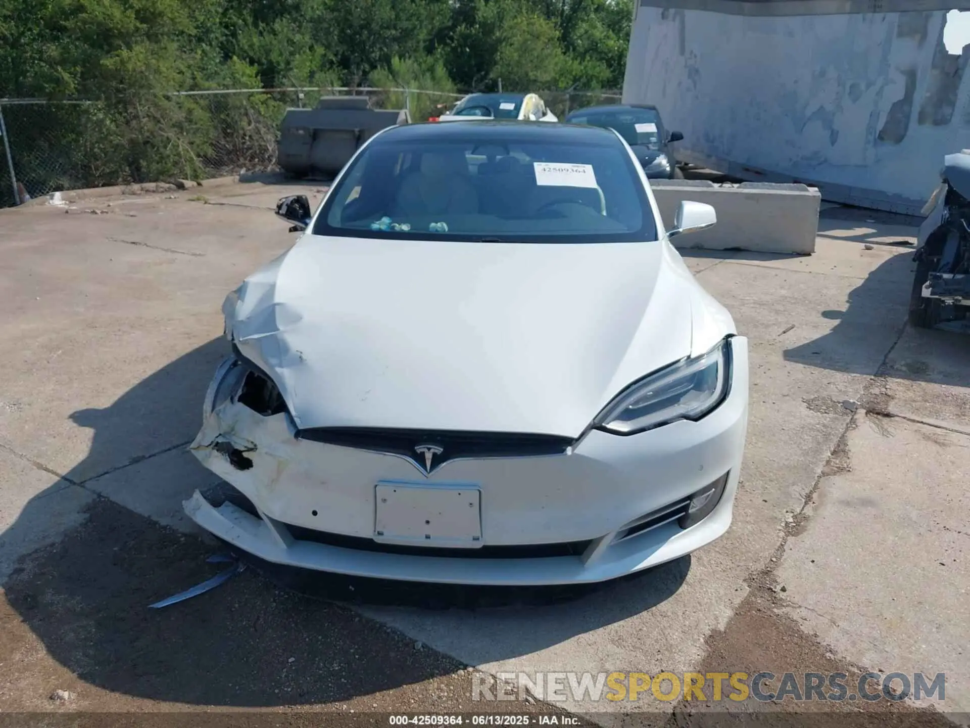 11 Photograph of a damaged car 5YJSA1E29LF389023 TESLA MODEL S 2020