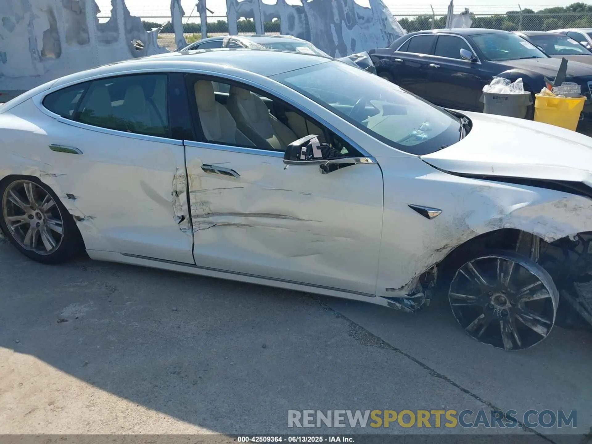 12 Photograph of a damaged car 5YJSA1E29LF389023 TESLA MODEL S 2020