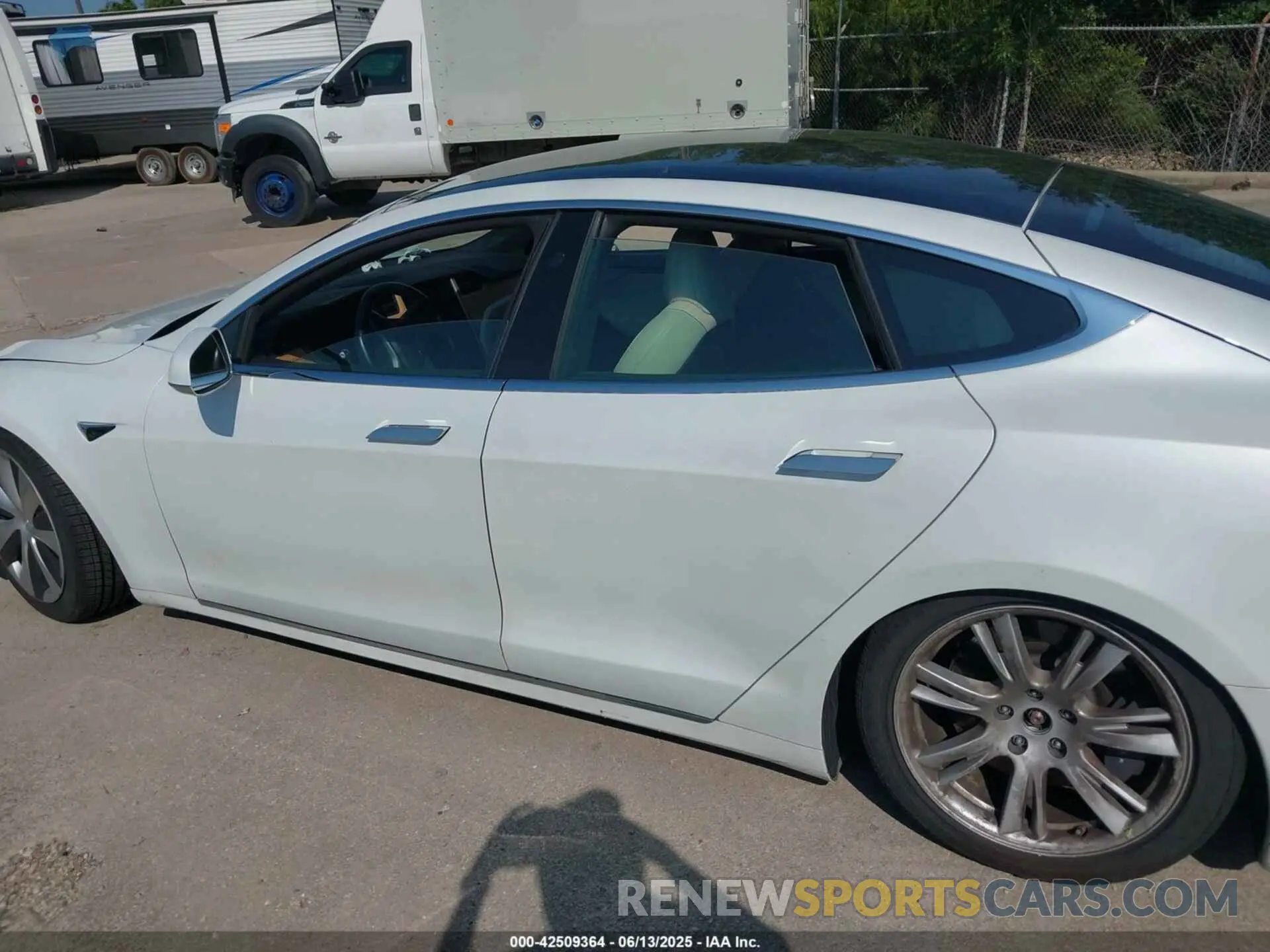 13 Photograph of a damaged car 5YJSA1E29LF389023 TESLA MODEL S 2020