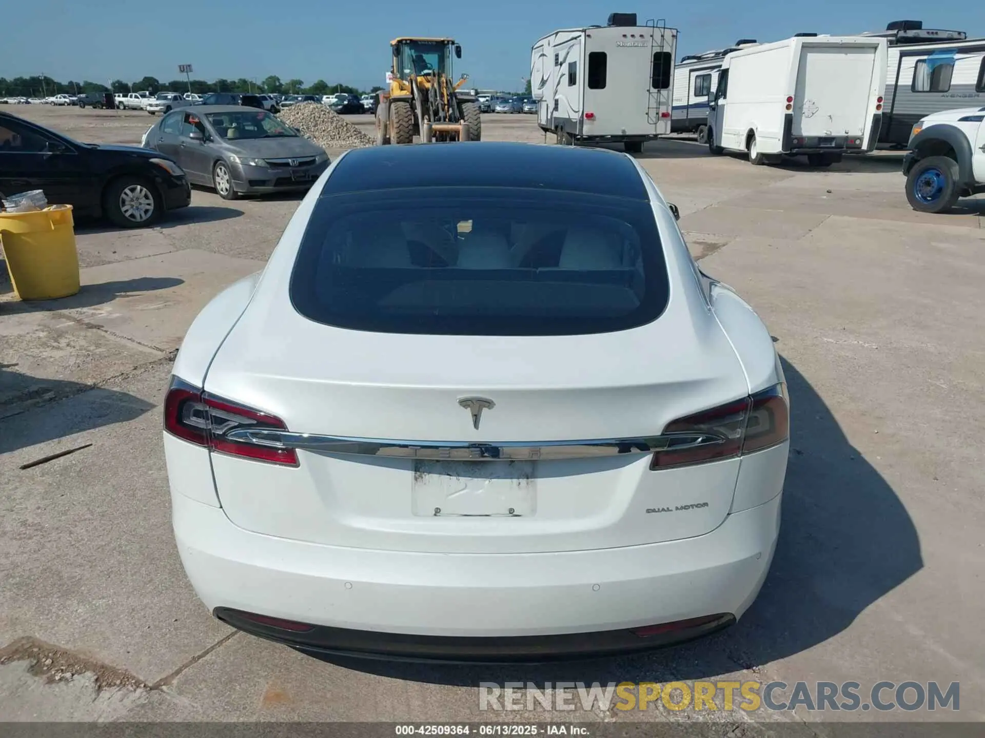 15 Photograph of a damaged car 5YJSA1E29LF389023 TESLA MODEL S 2020