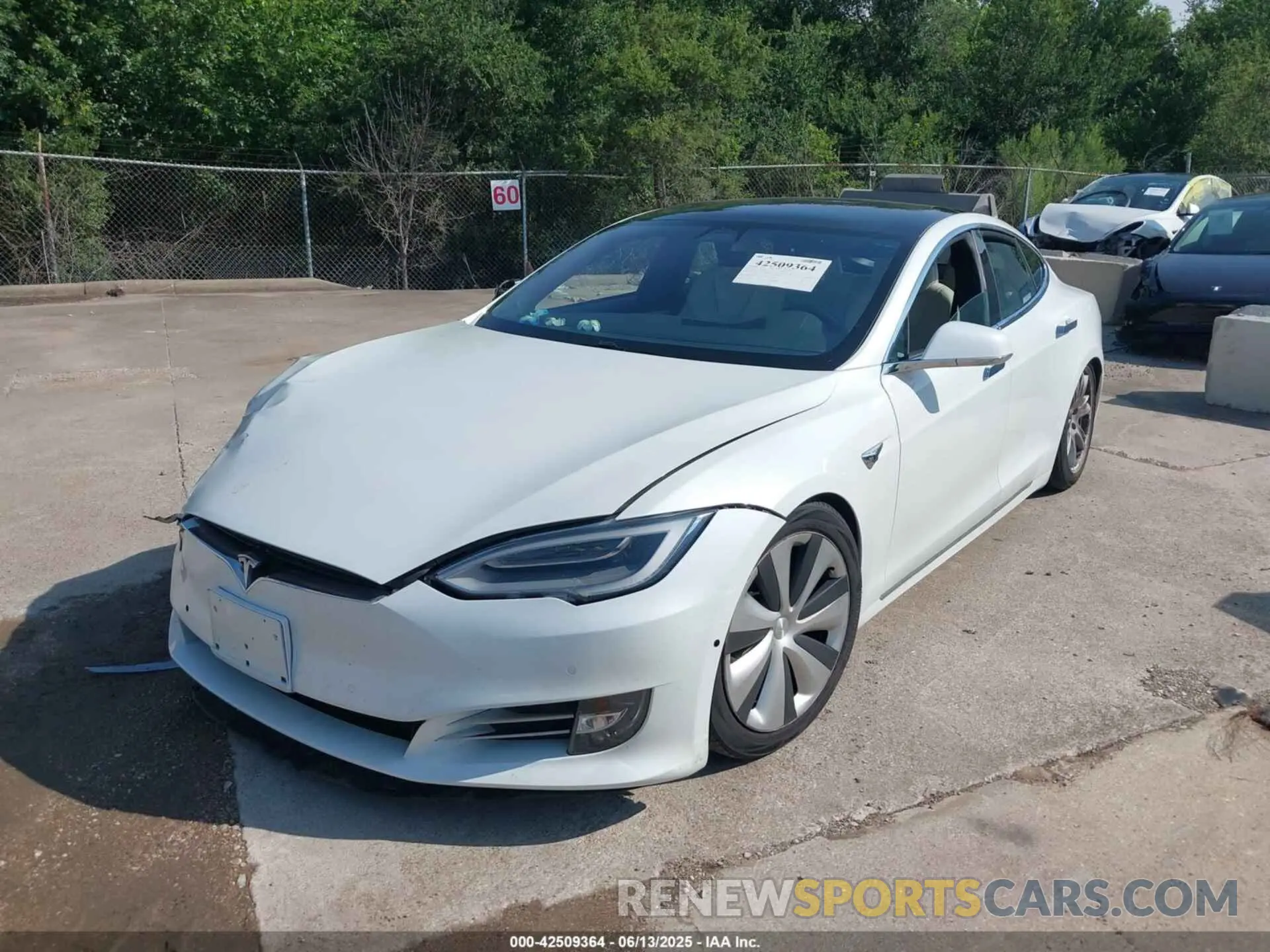 2 Photograph of a damaged car 5YJSA1E29LF389023 TESLA MODEL S 2020