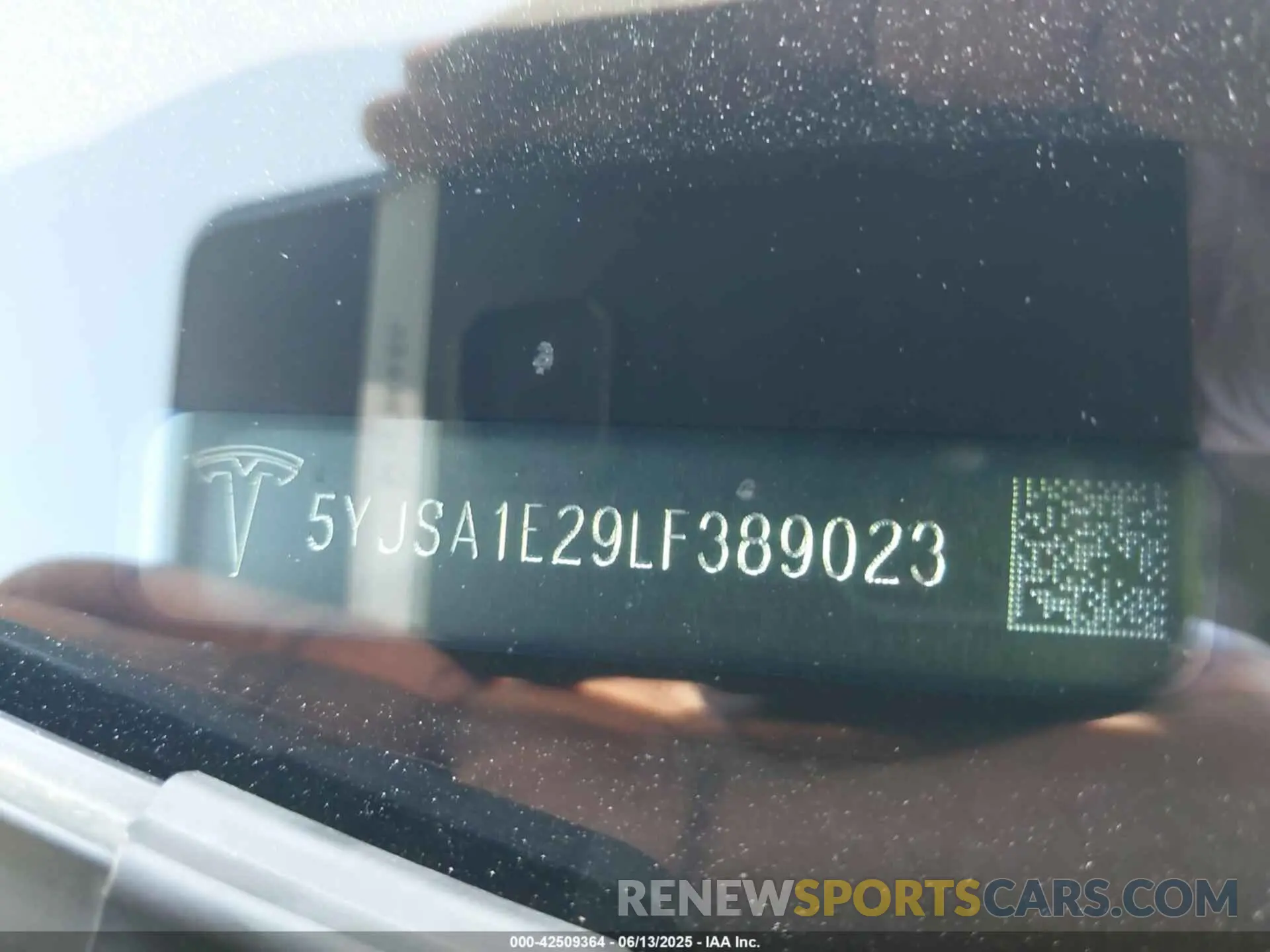 9 Photograph of a damaged car 5YJSA1E29LF389023 TESLA MODEL S 2020