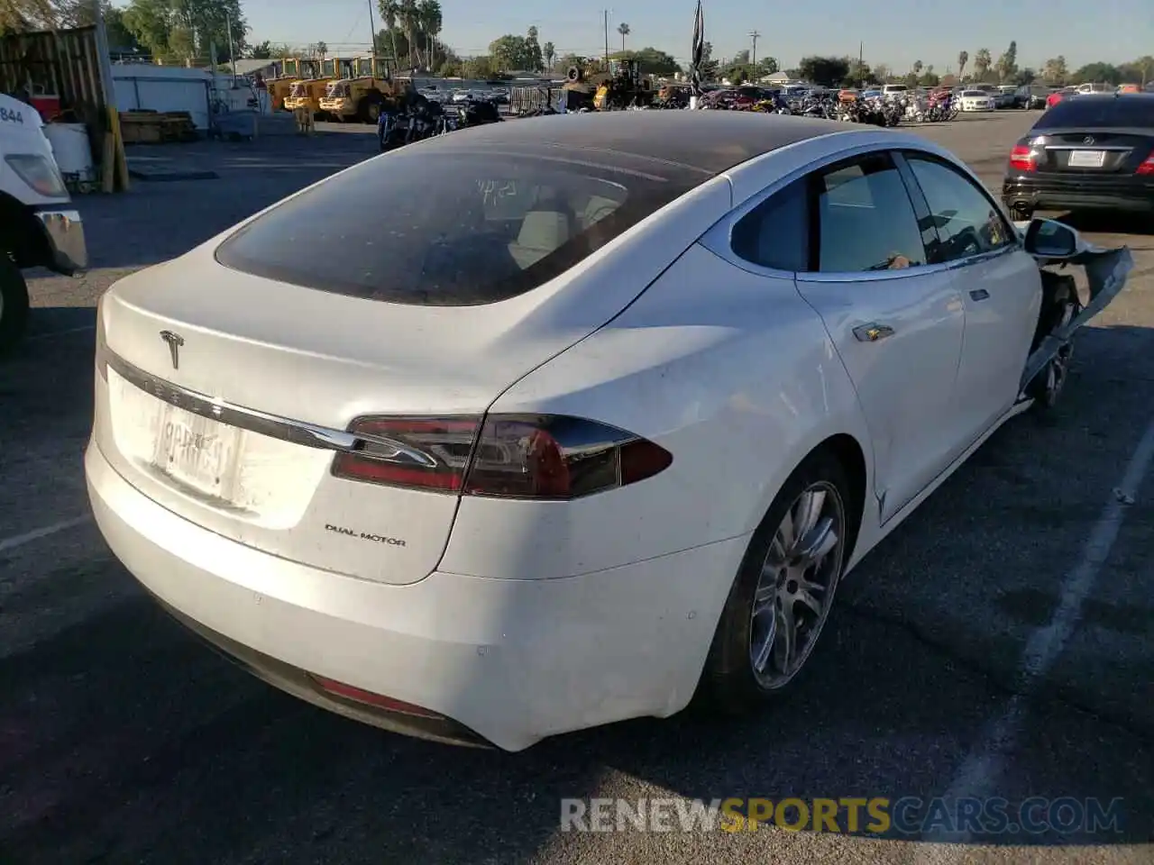 4 Photograph of a damaged car 5YJSA1E29LF391371 TESLA MODEL S 2020