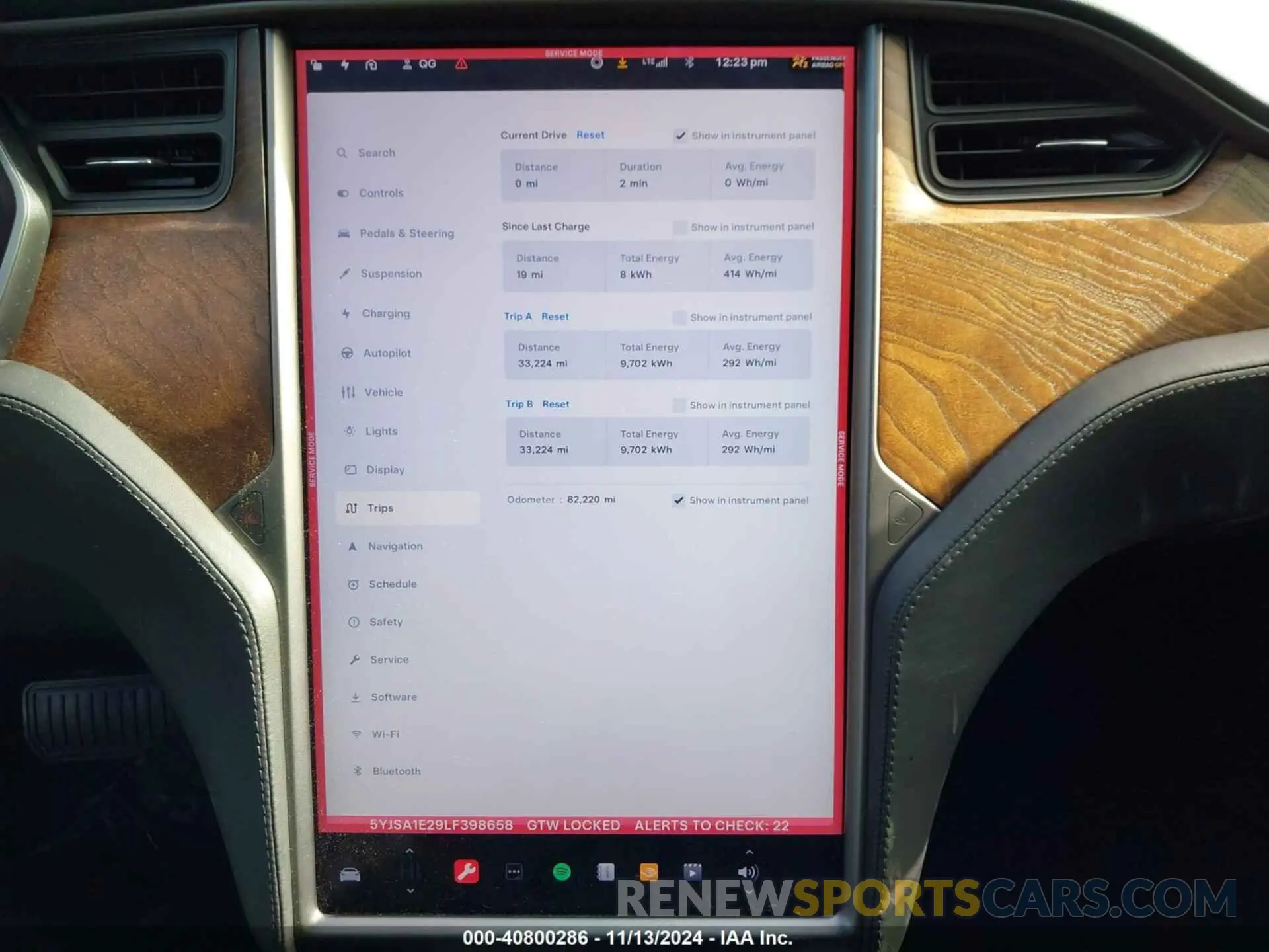19 Photograph of a damaged car 5YJSA1E29LF398658 TESLA MODEL S 2020