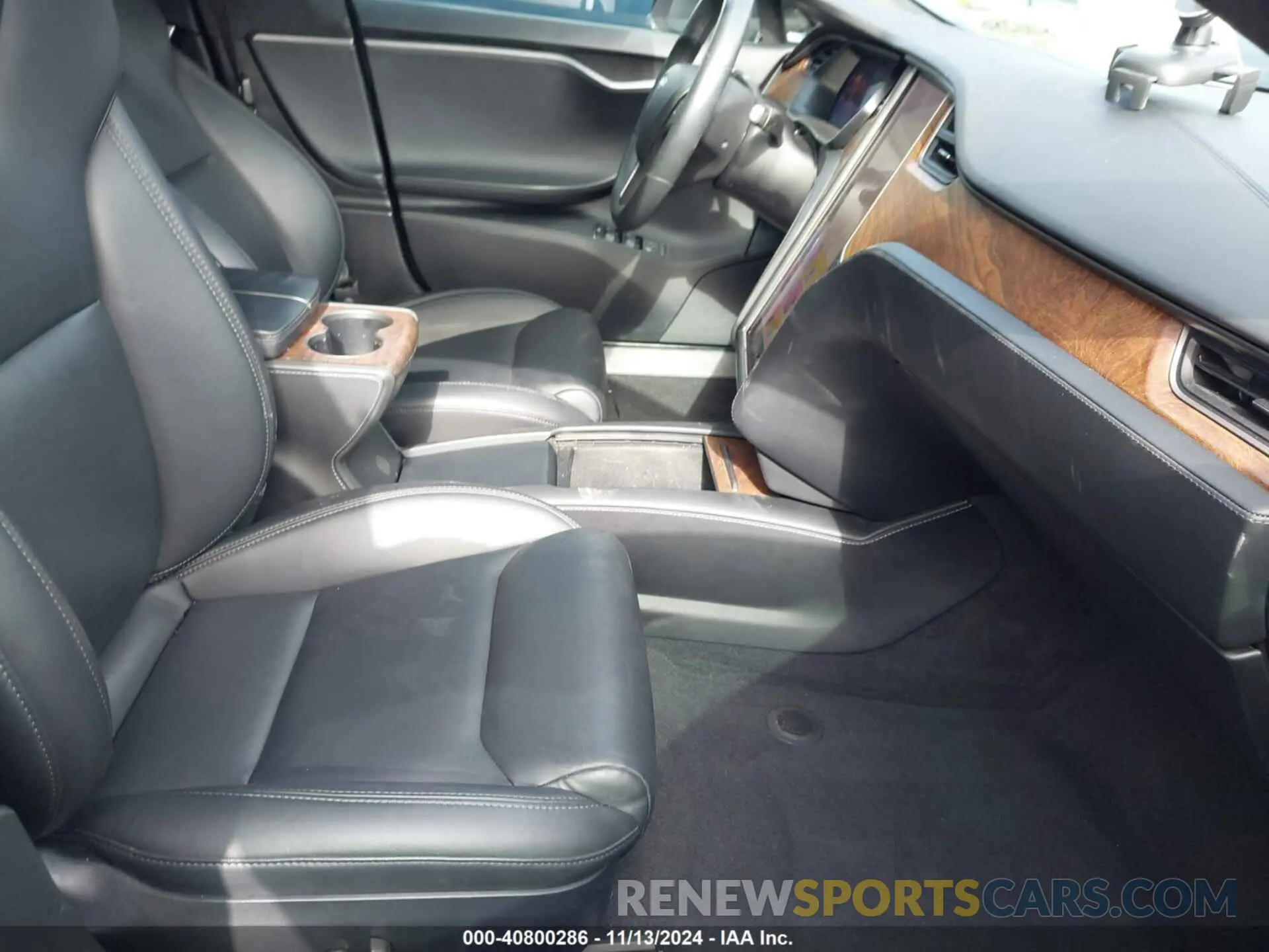 5 Photograph of a damaged car 5YJSA1E29LF398658 TESLA MODEL S 2020