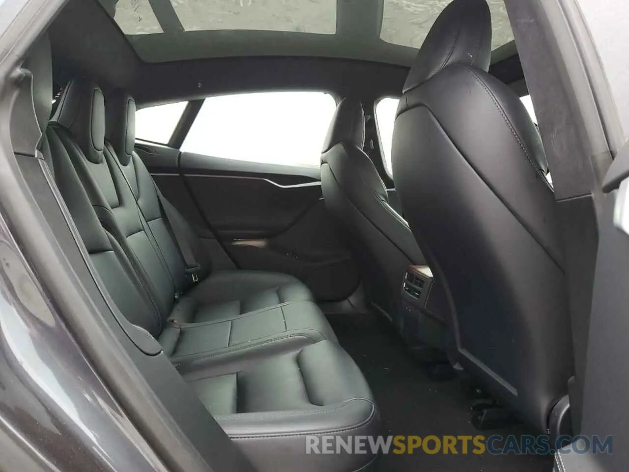 10 Photograph of a damaged car 5YJSA1E29LF412901 TESLA MODEL S 2020