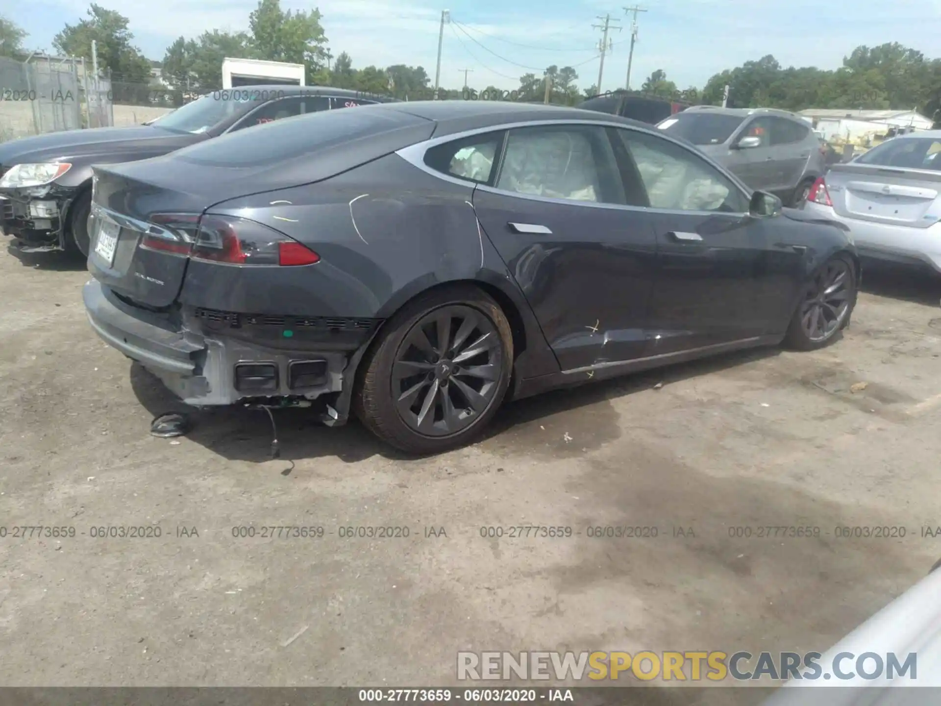 4 Photograph of a damaged car 5YJSA1E2XLF366205 TESLA MODEL S 2020