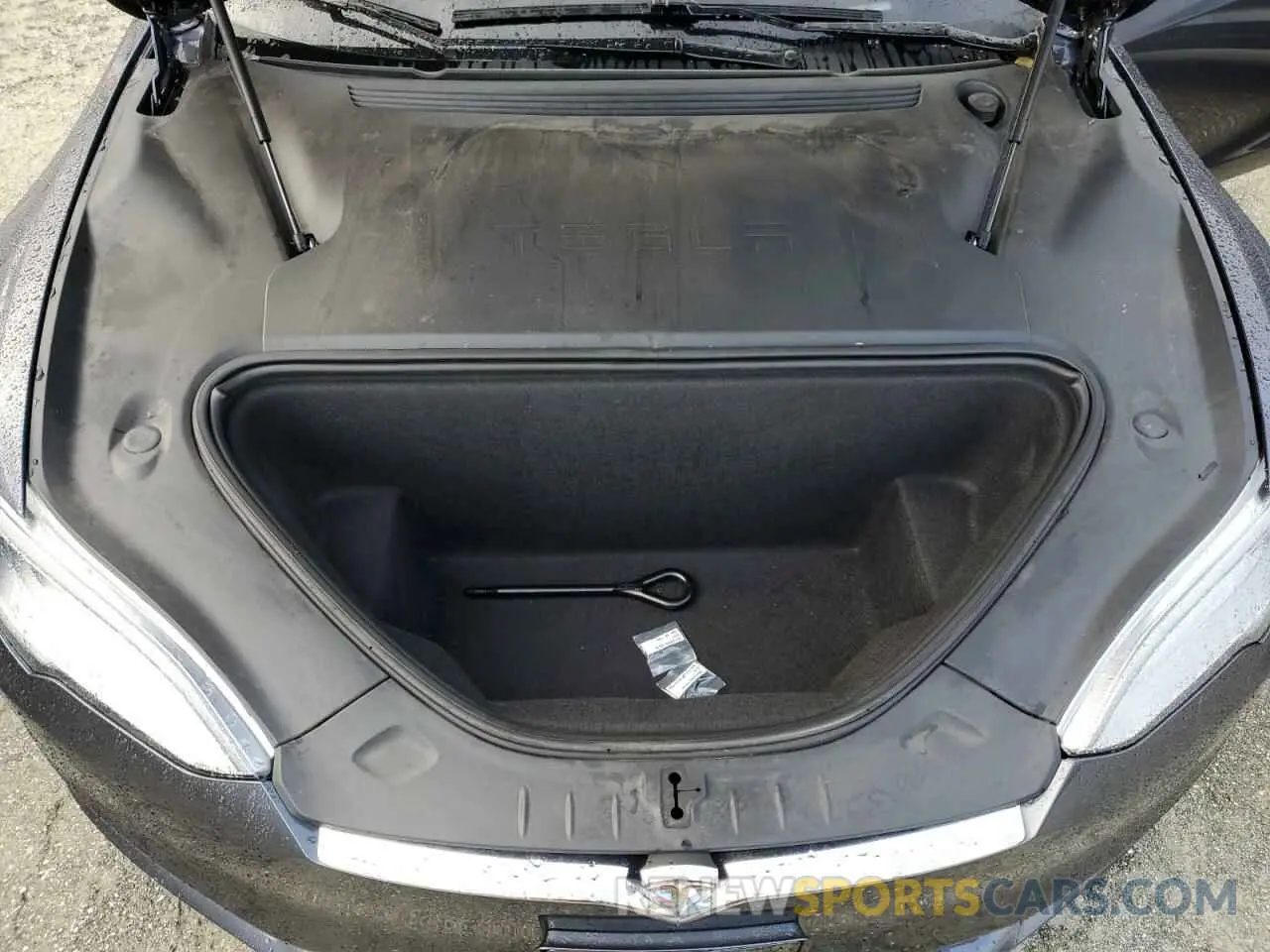 11 Photograph of a damaged car 5YJSA1E2XLF413121 TESLA MODEL S 2020
