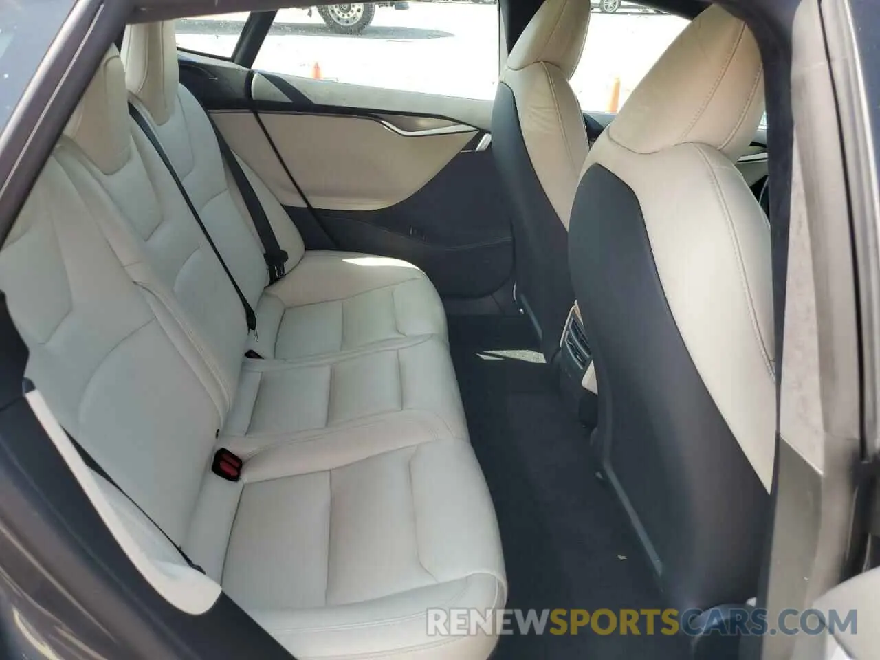 10 Photograph of a damaged car 5YJSA1E40LF390594 TESLA MODEL S 2020