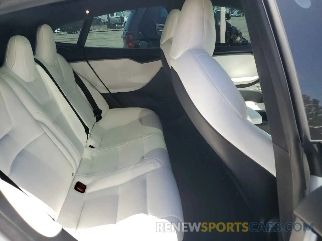 10 Photograph of a damaged car 5YJSA1E42LF401157 TESLA MODEL S 2020