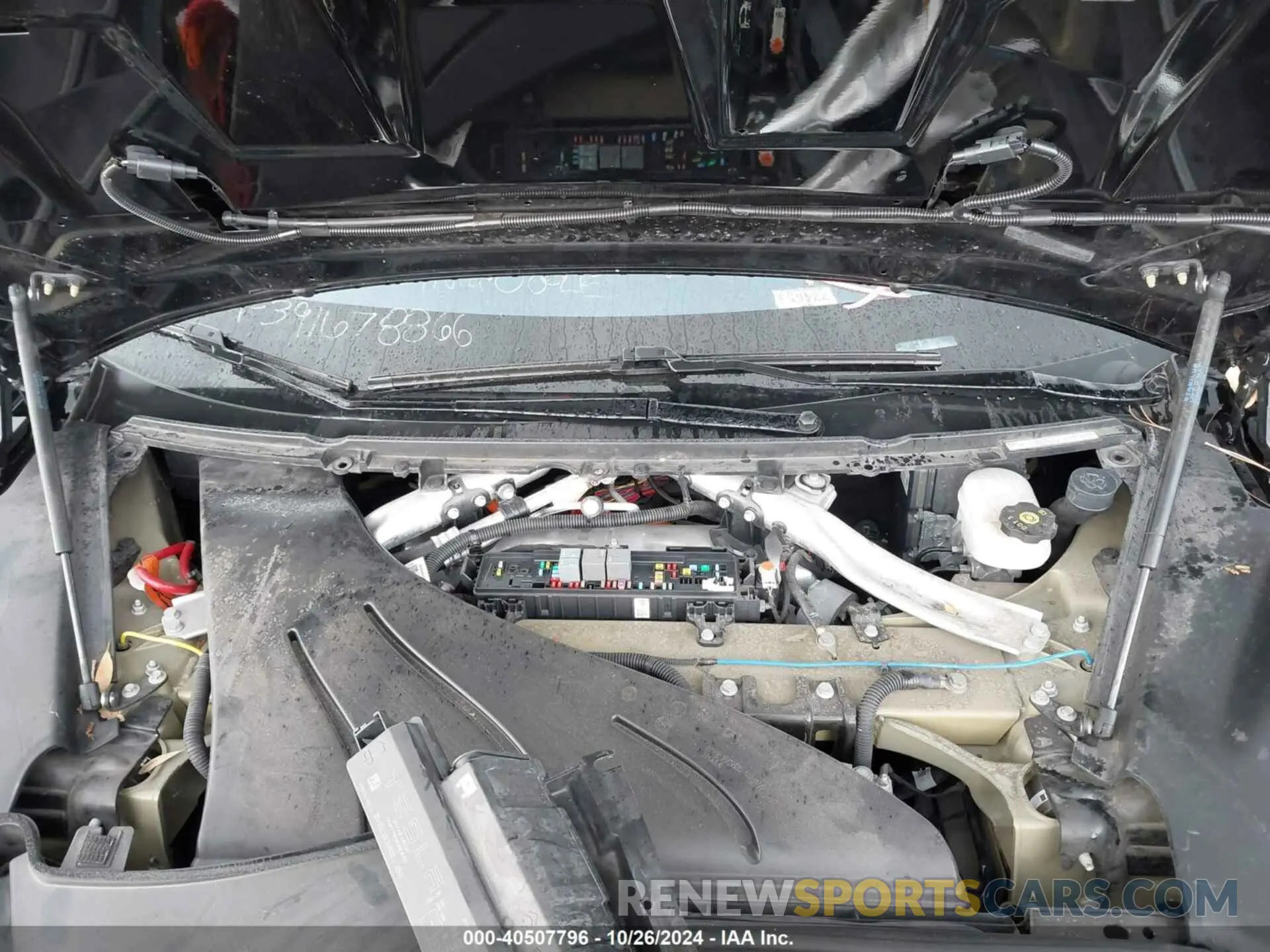 10 Photograph of a damaged car 5YJSA1E43LF358982 TESLA MODEL S 2020