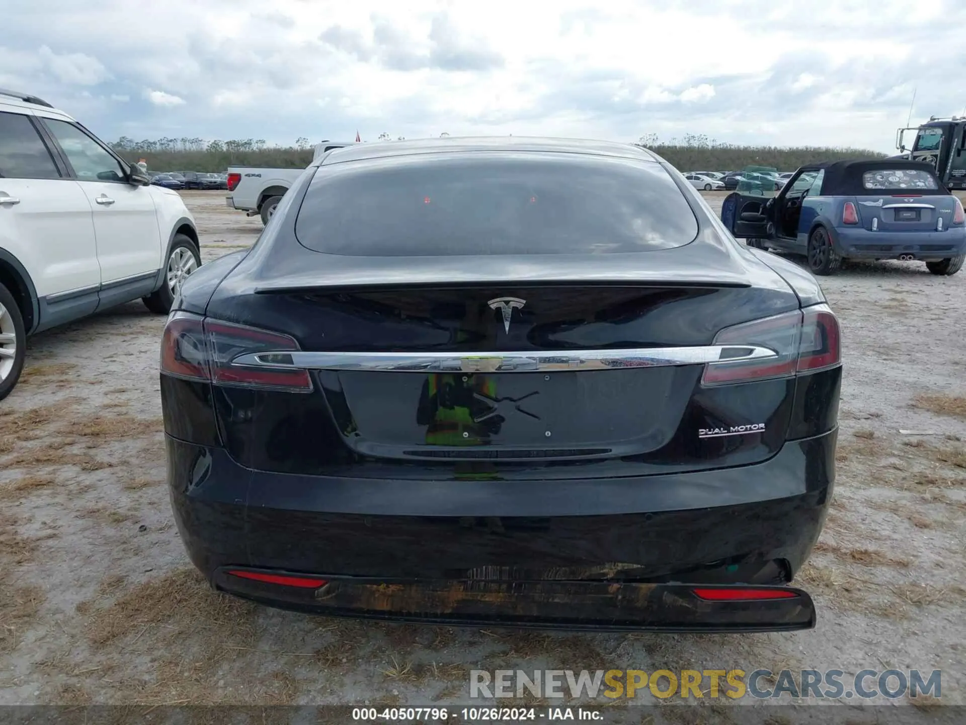 15 Photograph of a damaged car 5YJSA1E43LF358982 TESLA MODEL S 2020