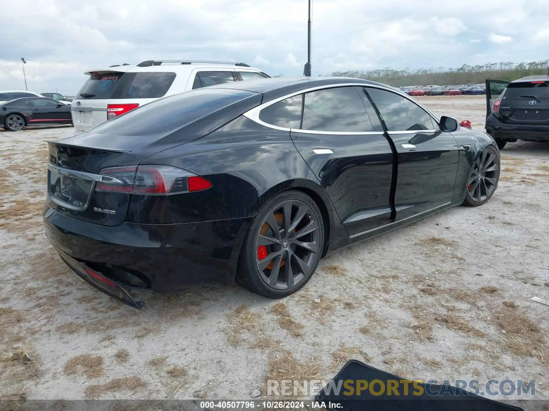 4 Photograph of a damaged car 5YJSA1E43LF358982 TESLA MODEL S 2020