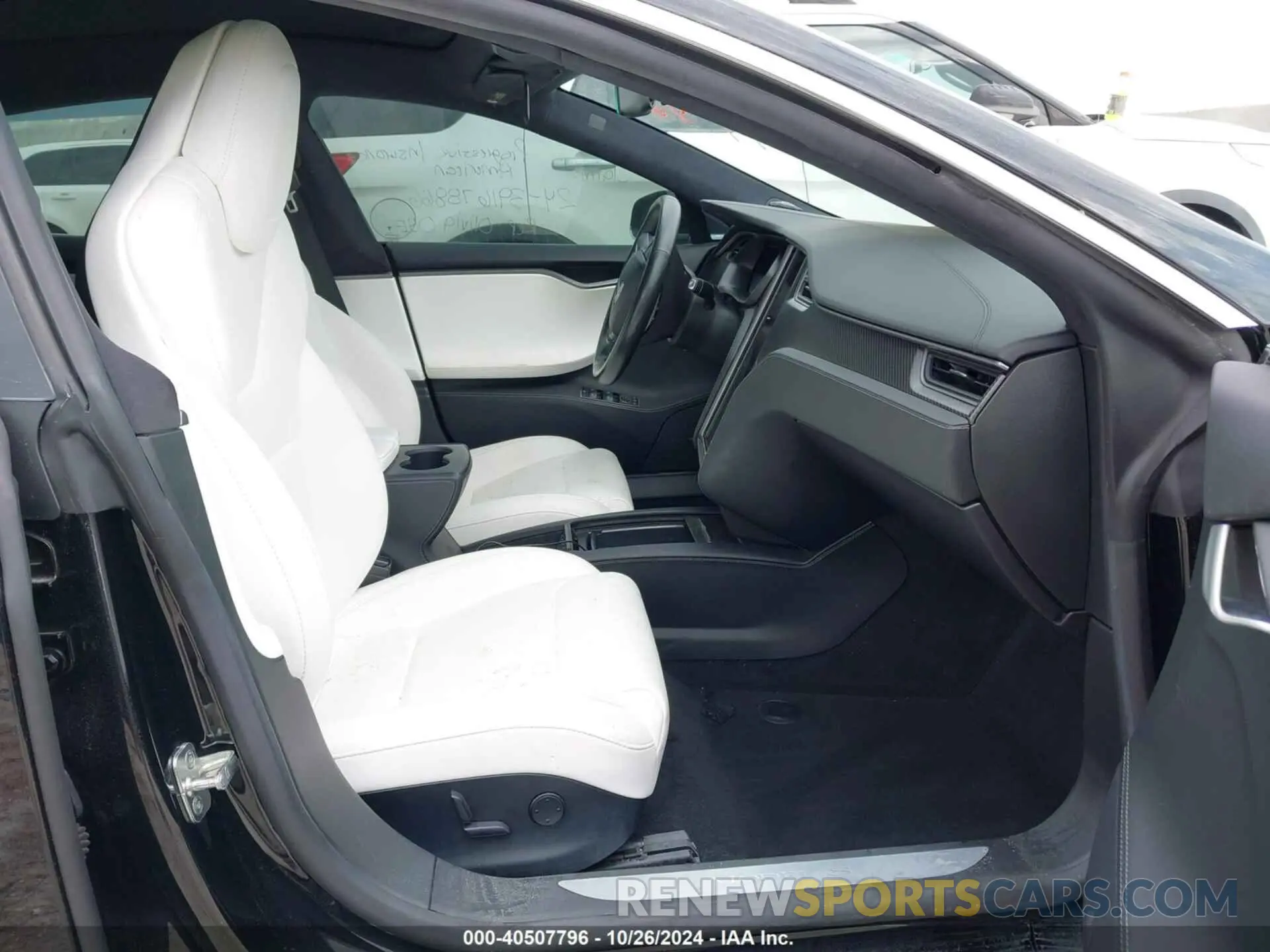 5 Photograph of a damaged car 5YJSA1E43LF358982 TESLA MODEL S 2020