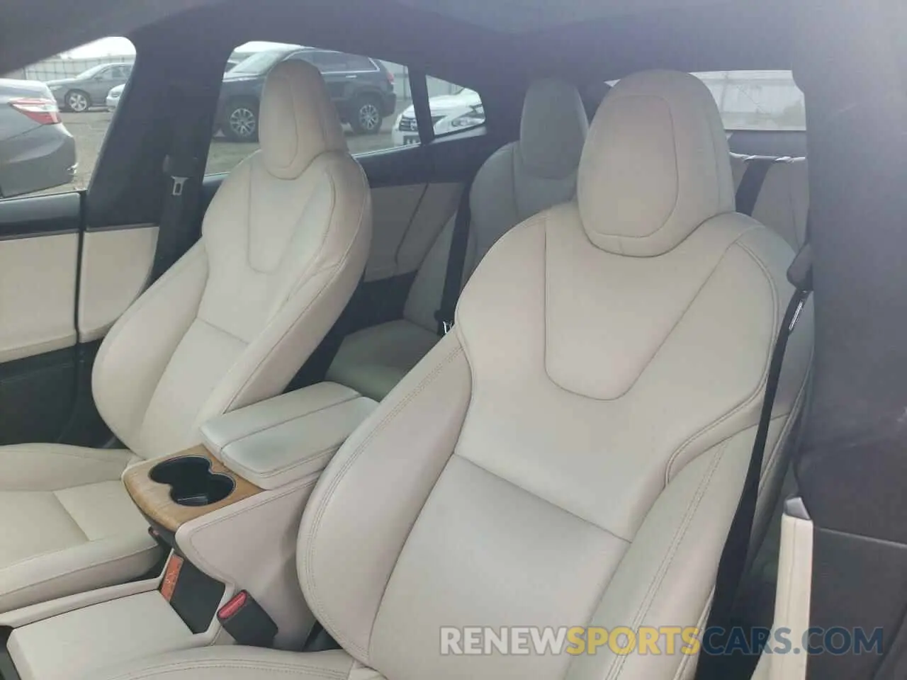 10 Photograph of a damaged car 5YJSA1E43LF367035 TESLA MODEL S 2020