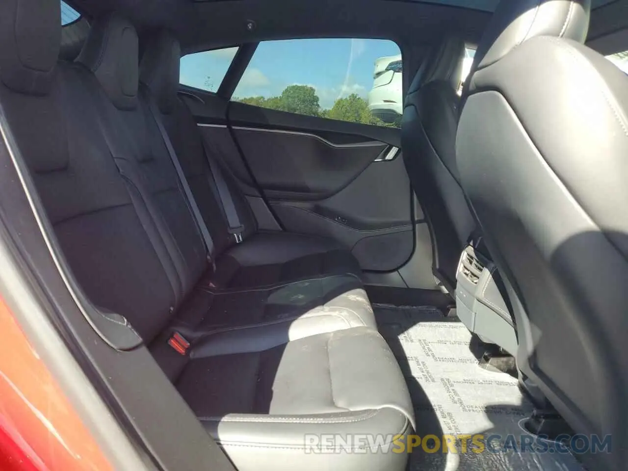 10 Photograph of a damaged car 5YJSA1E45LF370471 TESLA MODEL S 2020