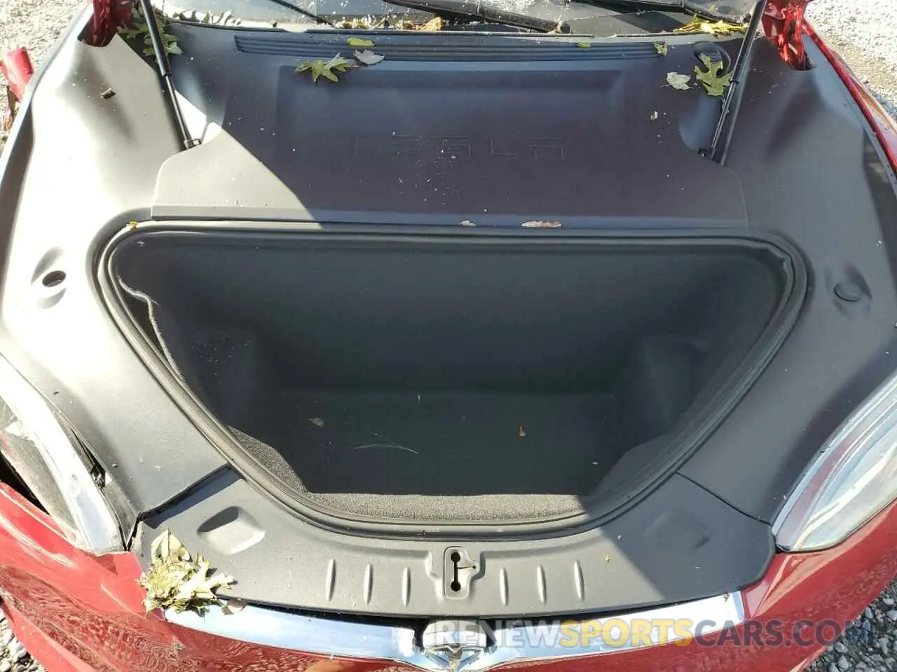 11 Photograph of a damaged car 5YJSA1E45LF370471 TESLA MODEL S 2020