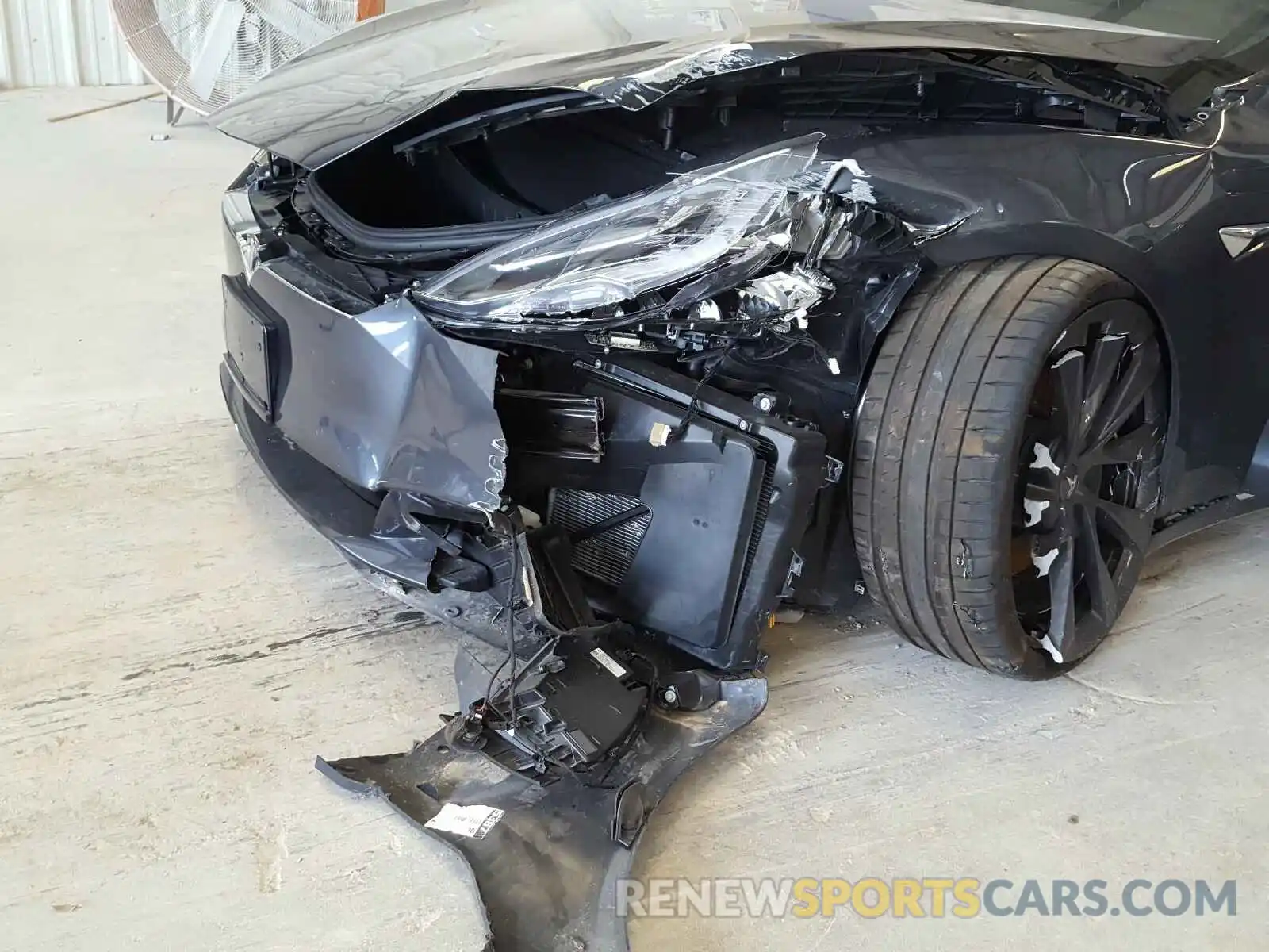 9 Photograph of a damaged car 5YJSA1E46LF371242 TESLA MODEL S 2020