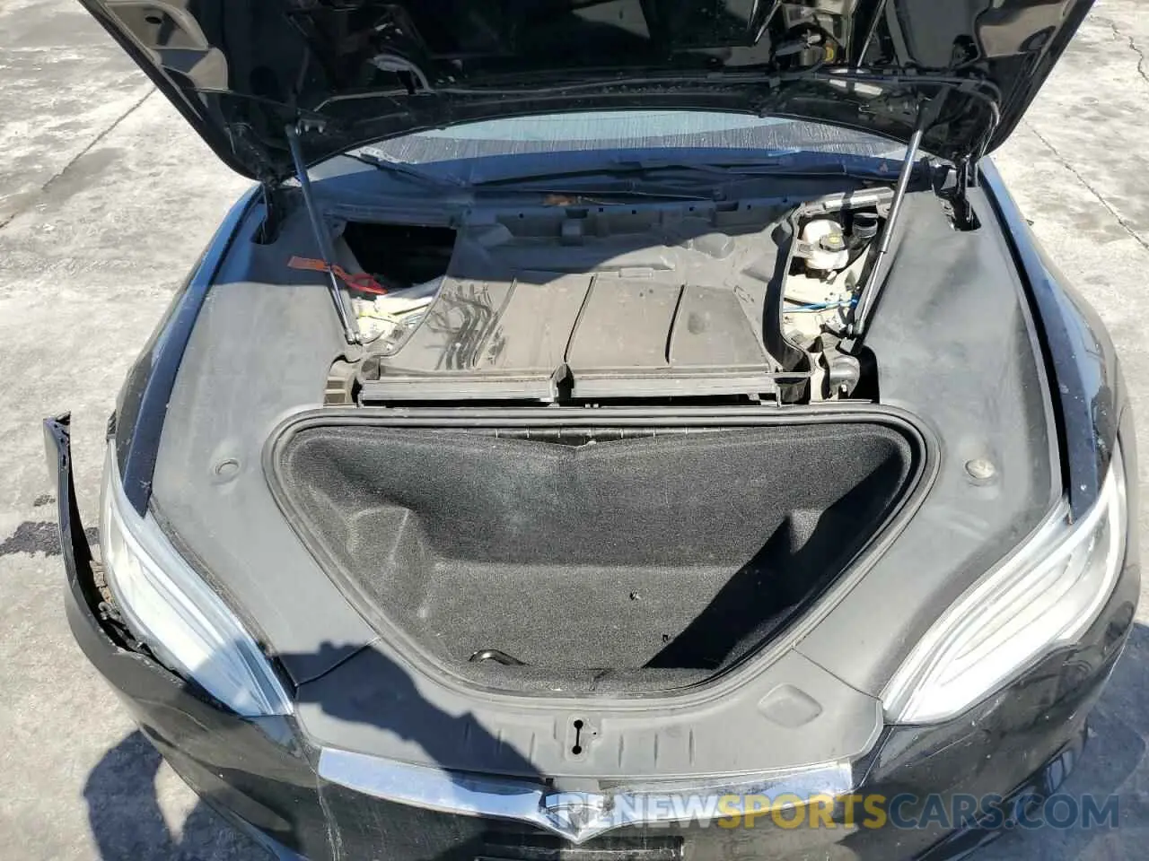 12 Photograph of a damaged car 5YJSA1E46LF396481 TESLA MODEL S 2020