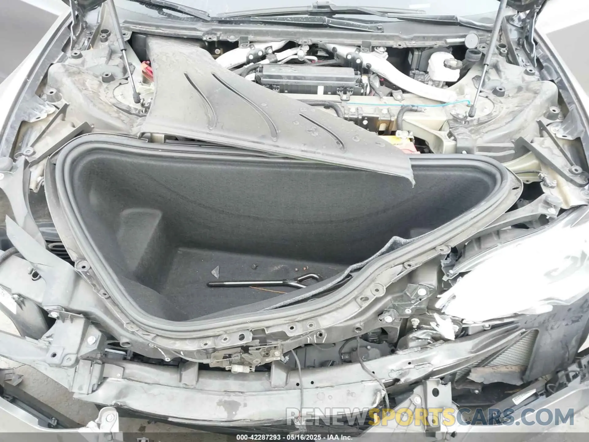 10 Photograph of a damaged car 5YJSA1E49LF389105 TESLA MODEL S 2020