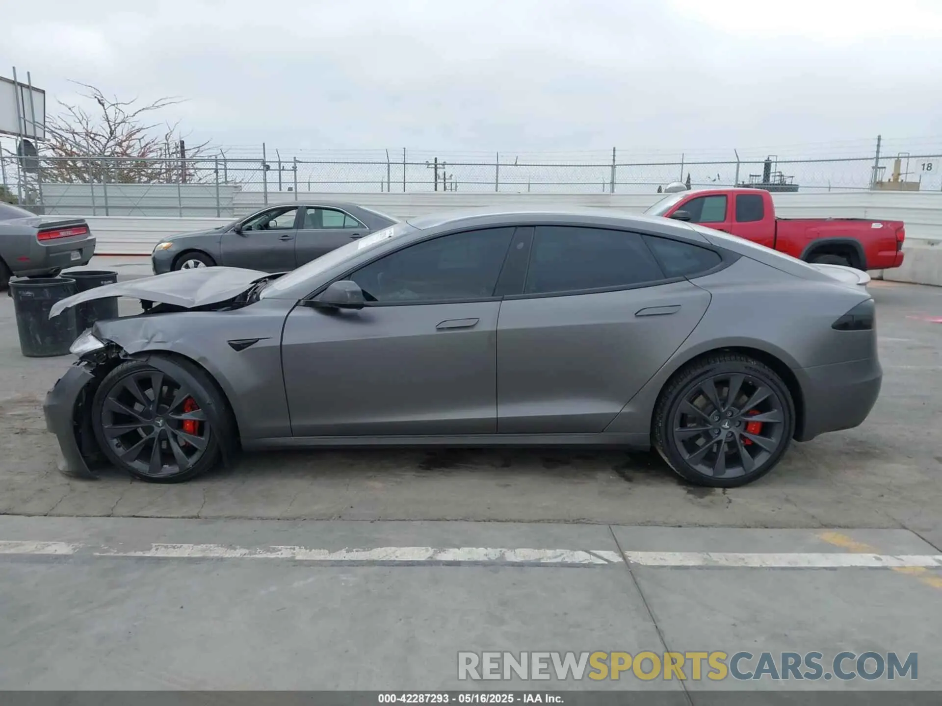 14 Photograph of a damaged car 5YJSA1E49LF389105 TESLA MODEL S 2020