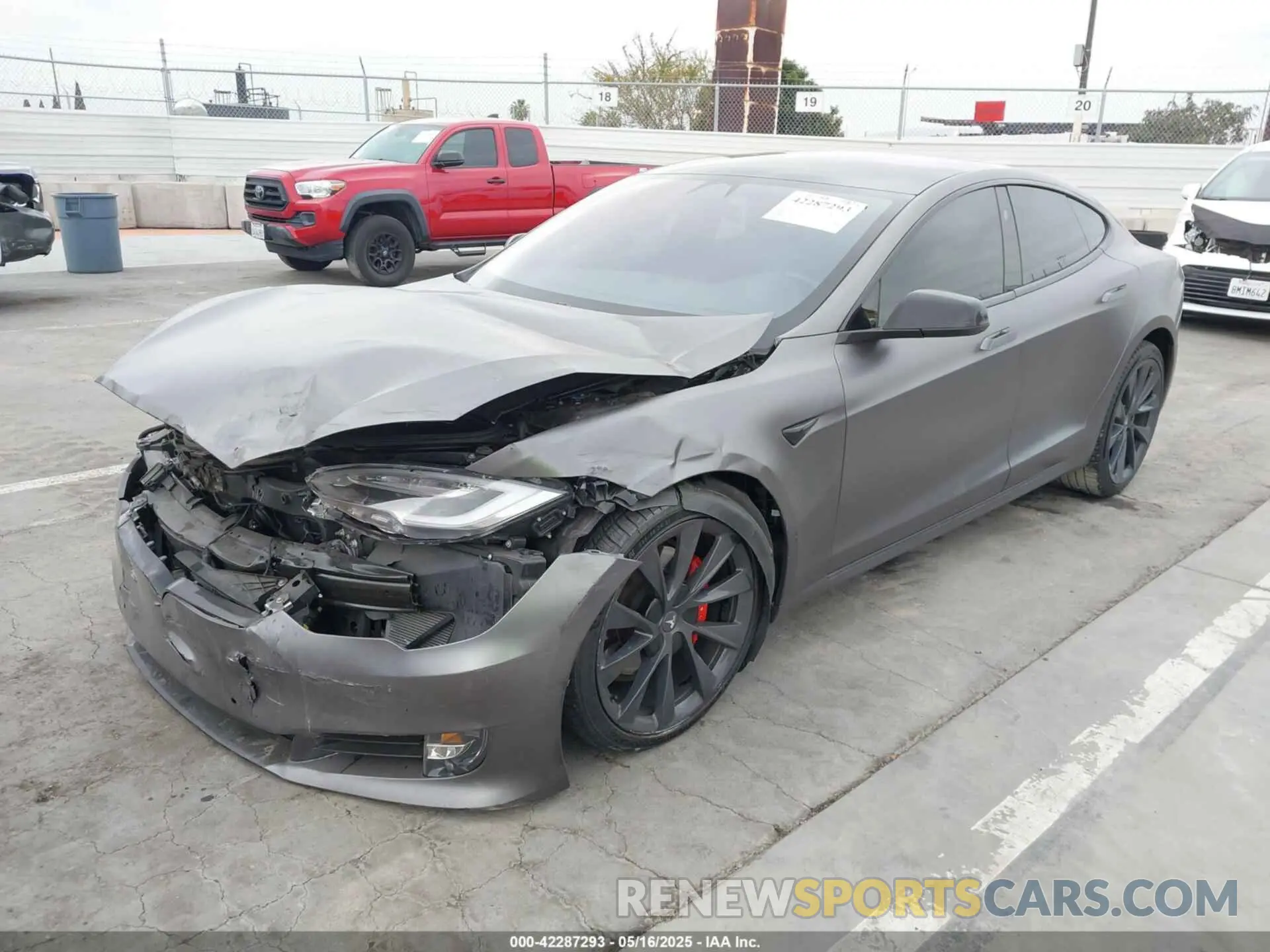 2 Photograph of a damaged car 5YJSA1E49LF389105 TESLA MODEL S 2020