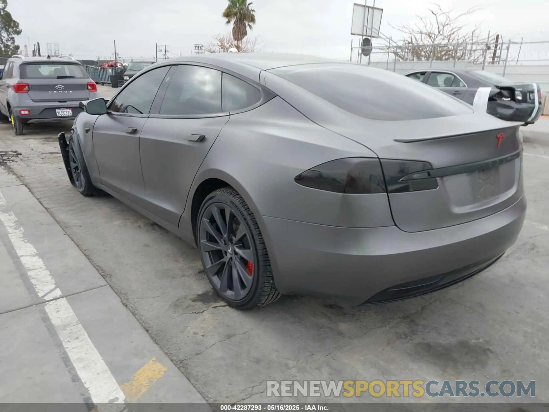 3 Photograph of a damaged car 5YJSA1E49LF389105 TESLA MODEL S 2020