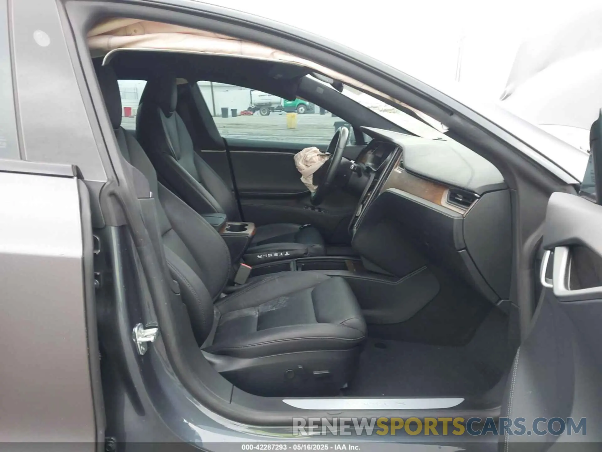 5 Photograph of a damaged car 5YJSA1E49LF389105 TESLA MODEL S 2020
